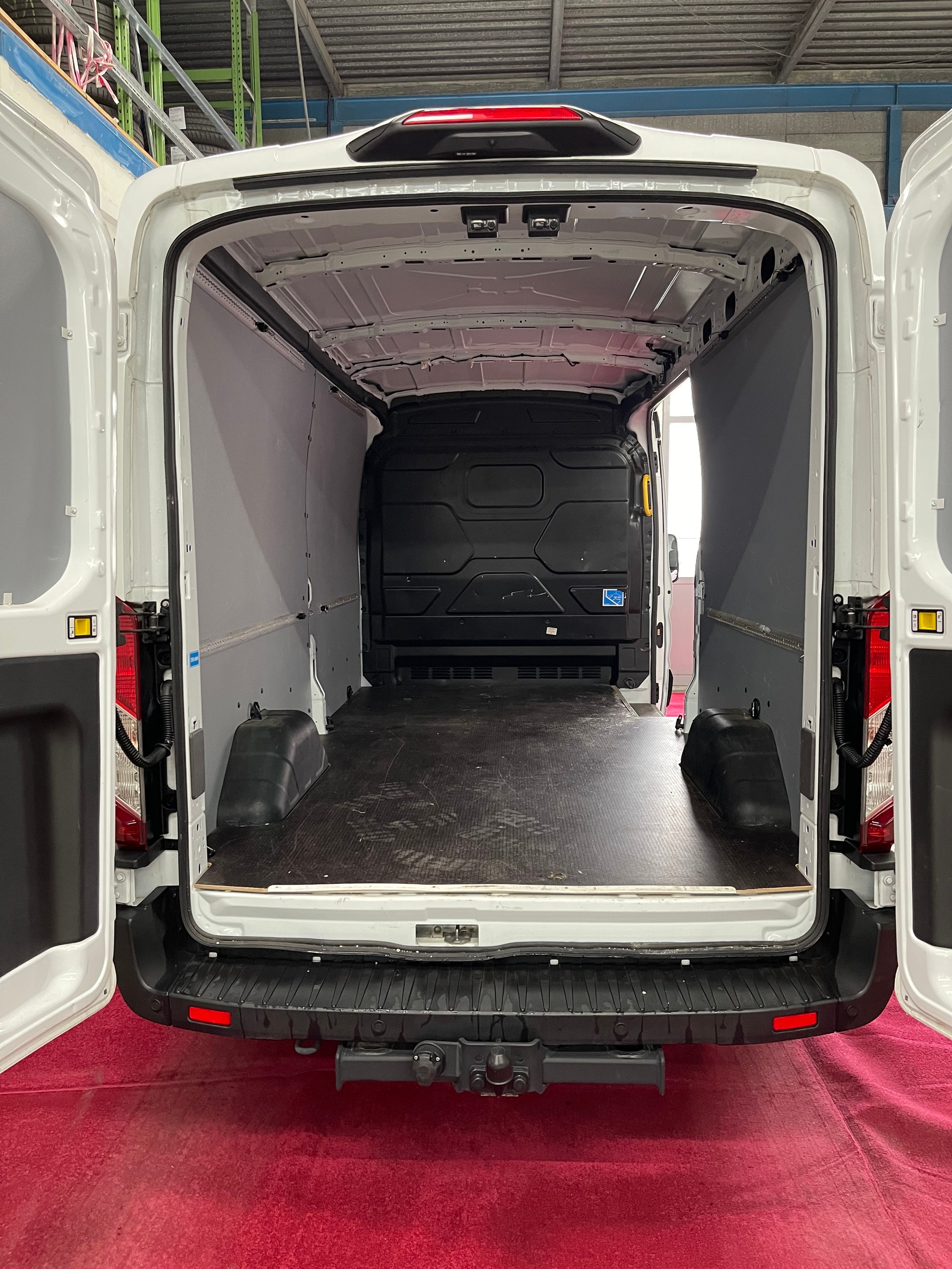 FORD Transit Van 350 L3 Trend 2.0 TDCi 130 RWD-image-6