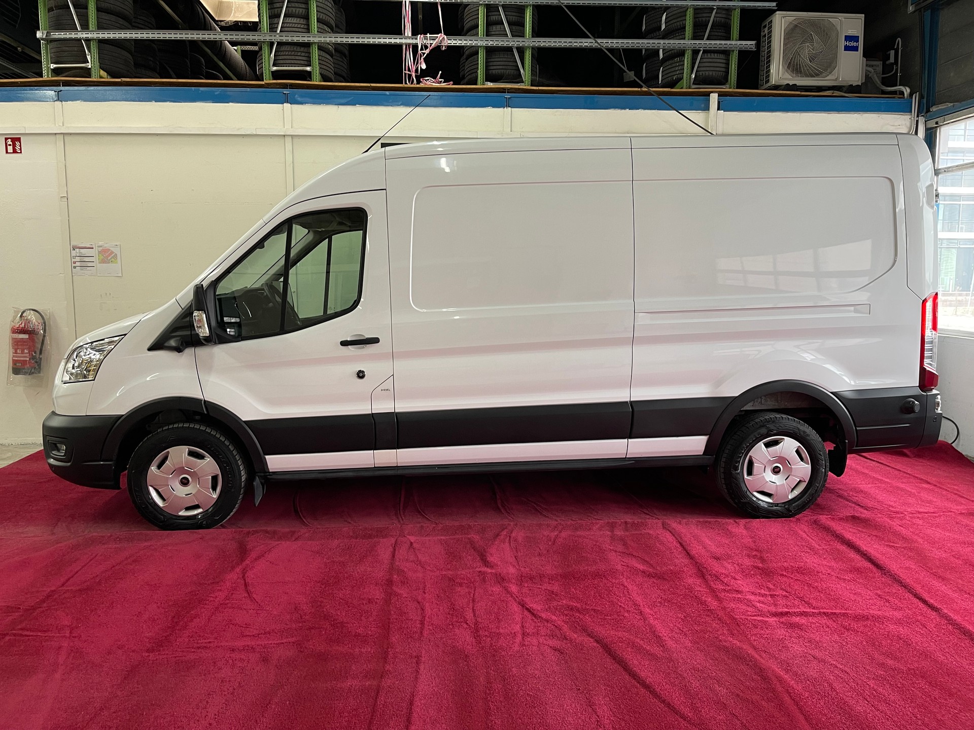 FORD Transit Van 350 L3 Trend 2.0 TDCi 130 RWD-image-2