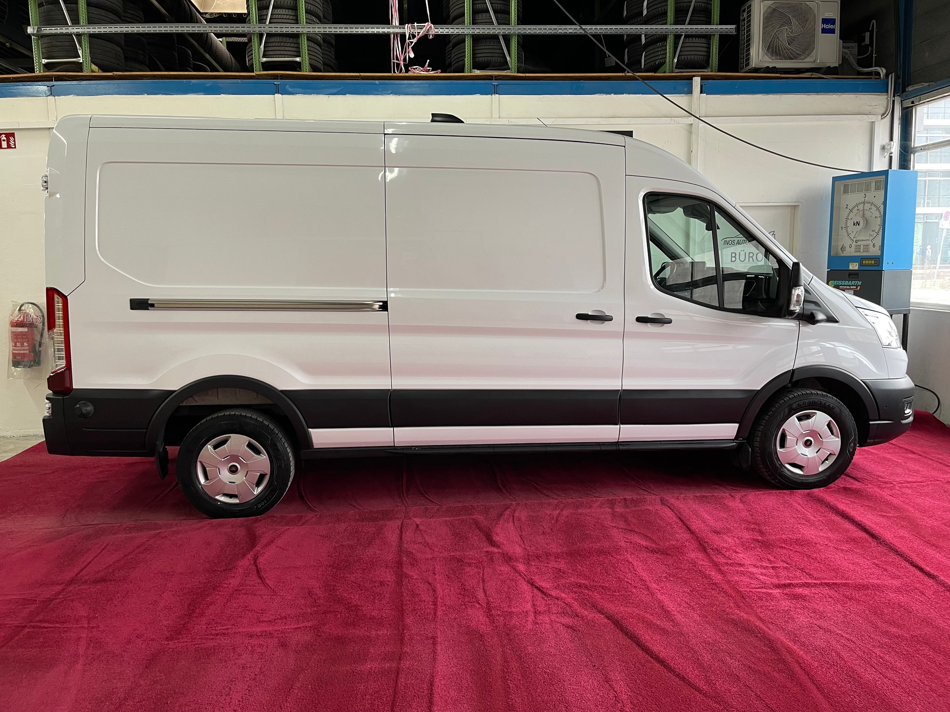 FORD Transit Van 350 L3 Trend 2.0 TDCi 130 RWD-image-3