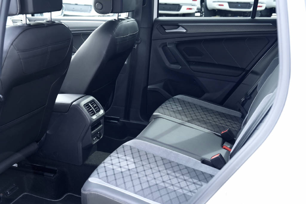 VW Tiguan 2.0 TSI R-Line DSG-image-8