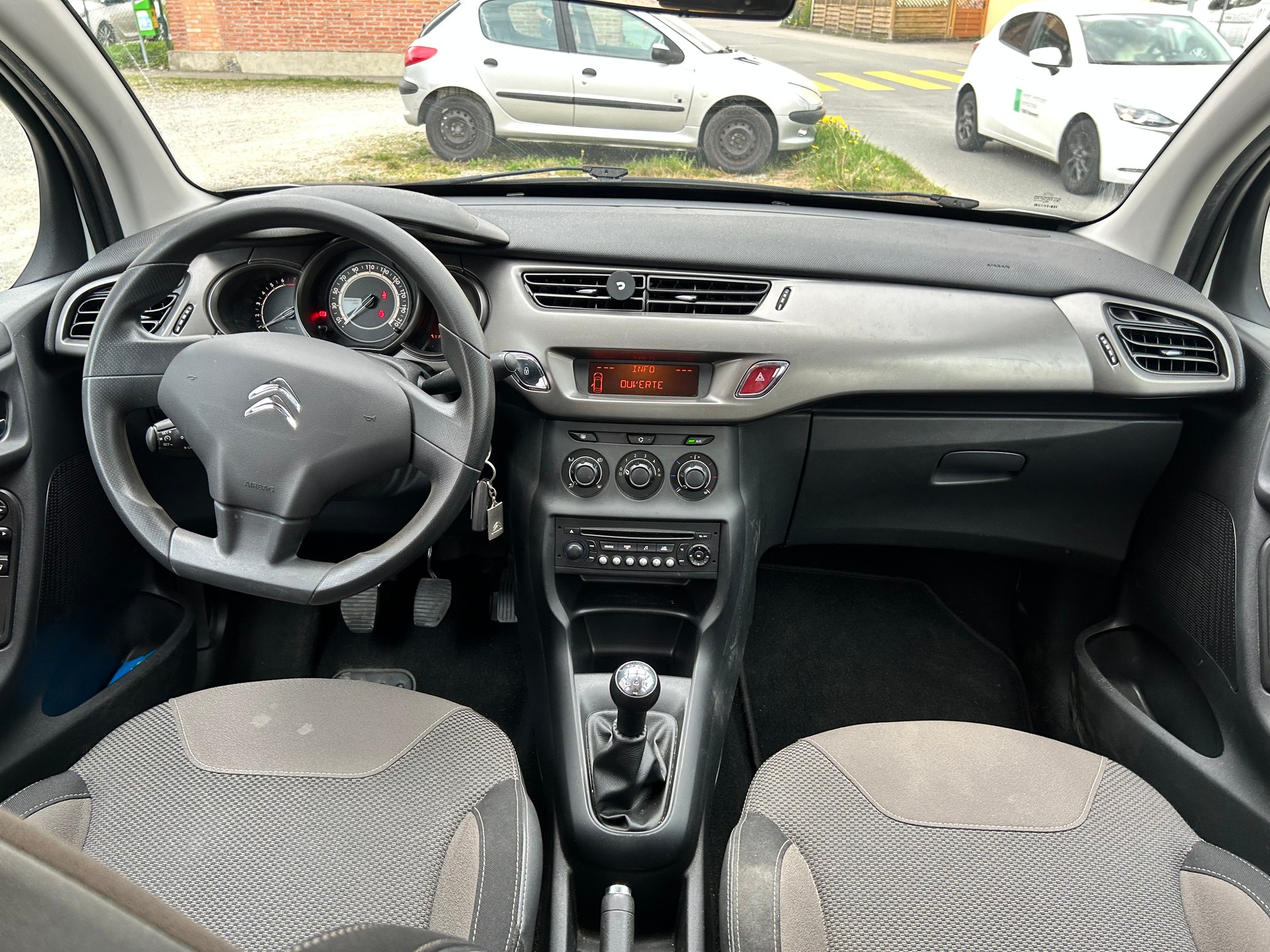 CITROEN C3 1.2i Exclusive-image-6
