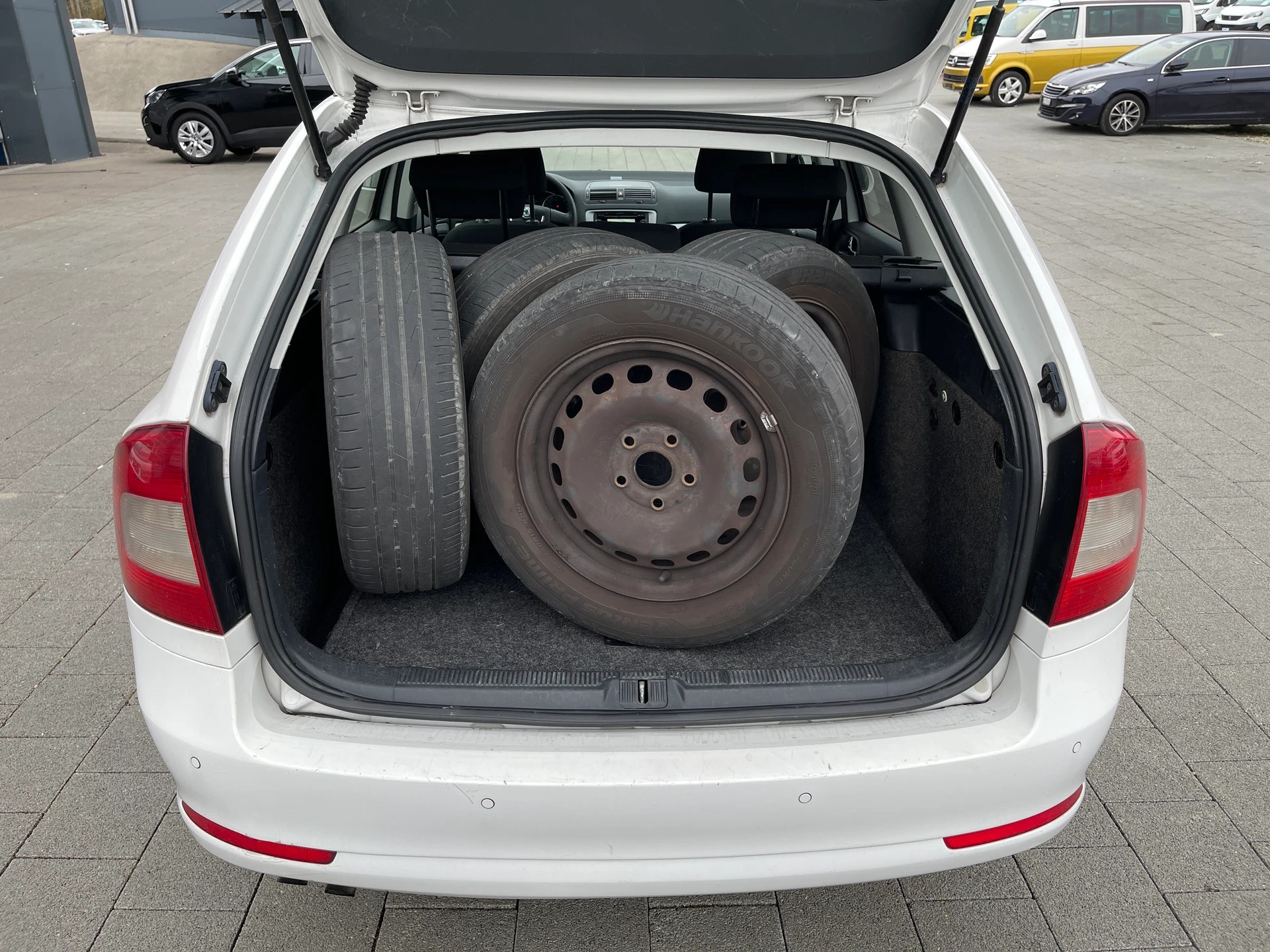 SKODA Octavia Combi 1.6 TDI Ambition 4x4-image-12