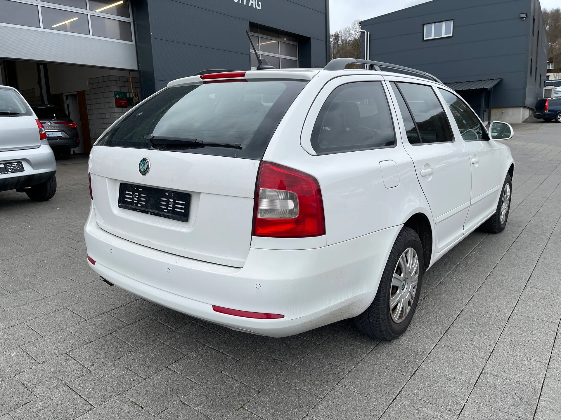 SKODA Octavia Combi 1.6 TDI Ambition 4x4-image-3