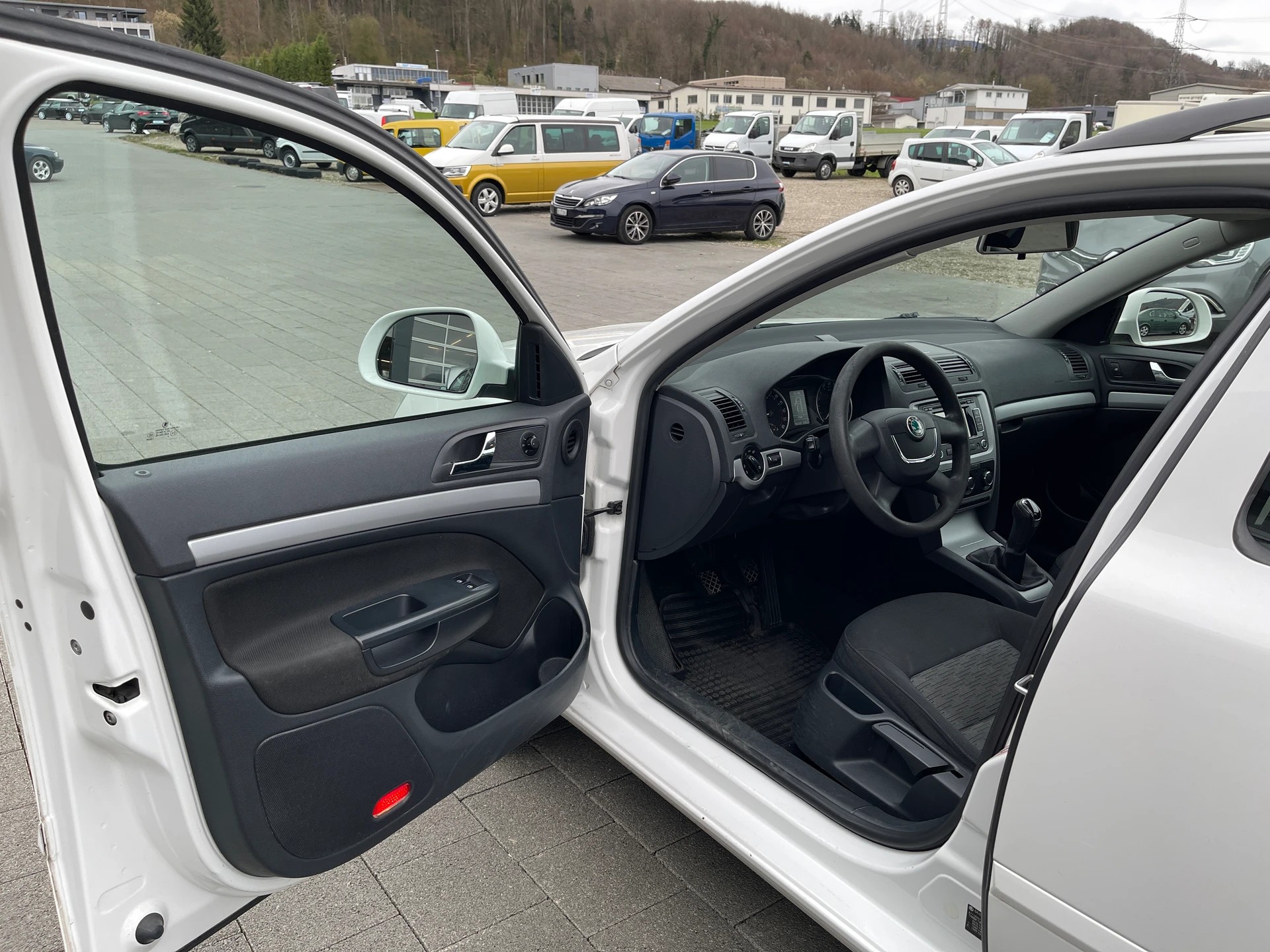 SKODA Octavia Combi 1.6 TDI Ambition 4x4-image-9