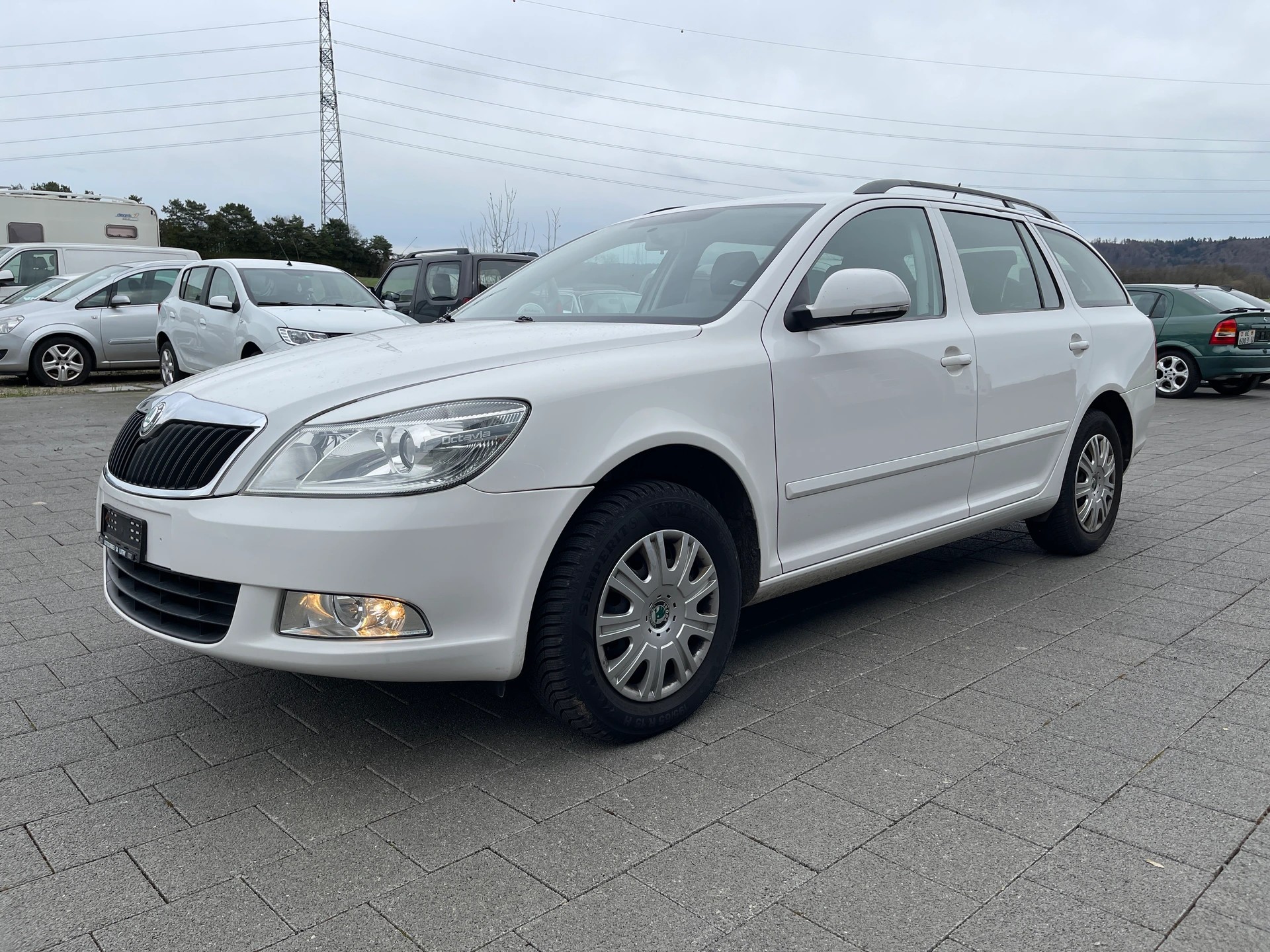 SKODA Octavia Combi 1.6 TDI Ambition 4x4-image-1