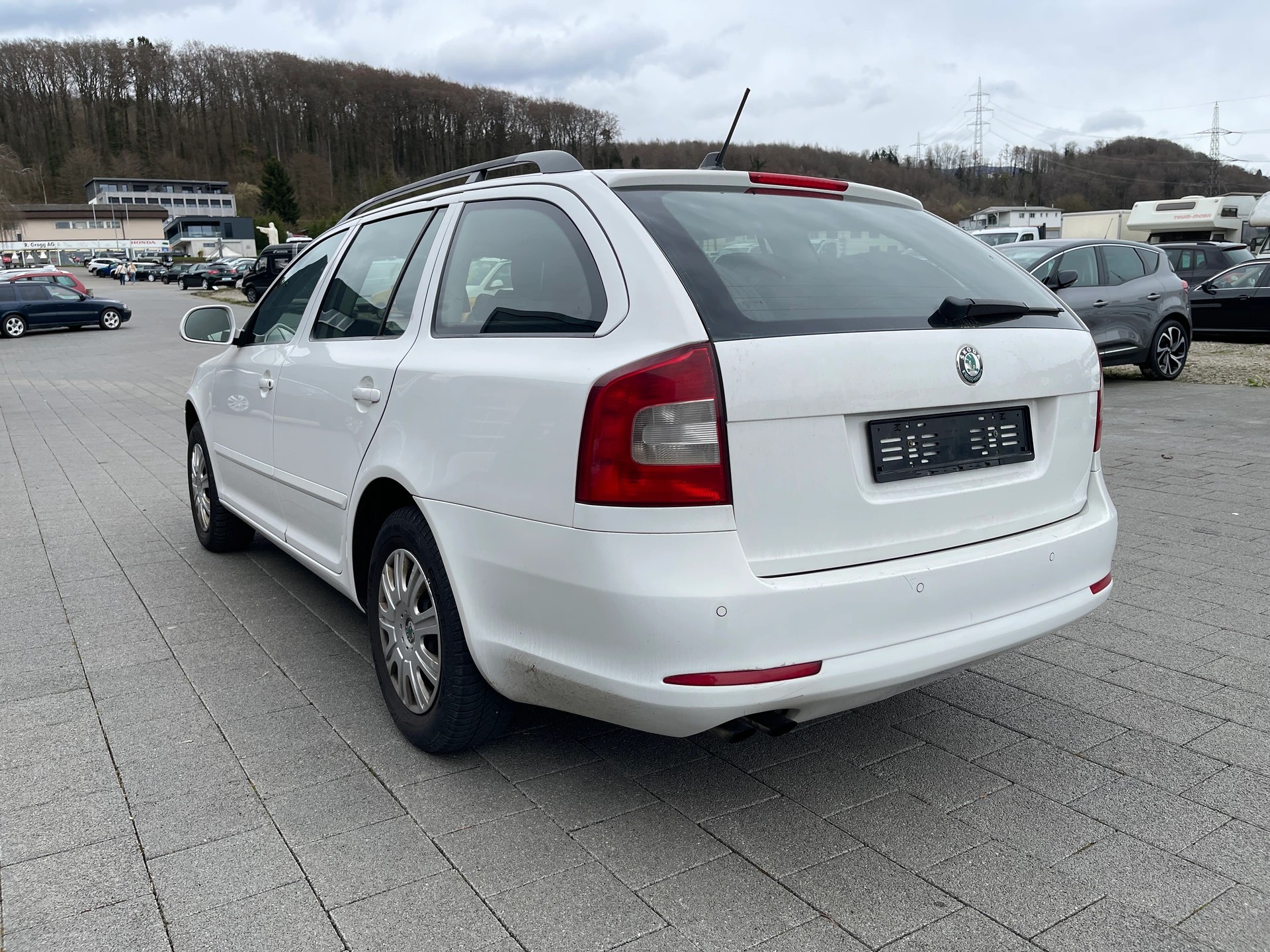 SKODA Octavia Combi 1.6 TDI Ambition 4x4-image-2