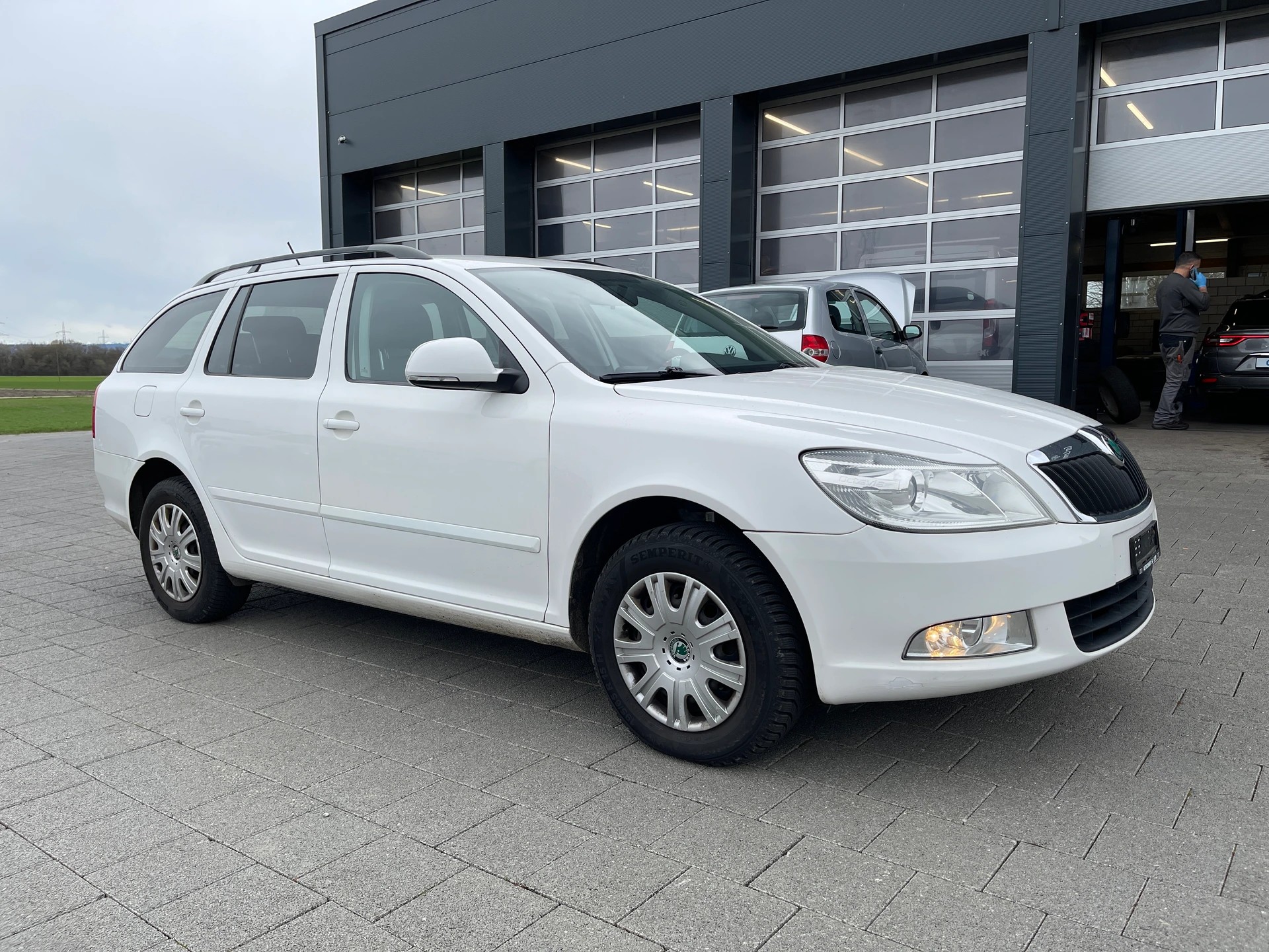 SKODA Octavia Combi 1.6 TDI Ambition 4x4-image-4