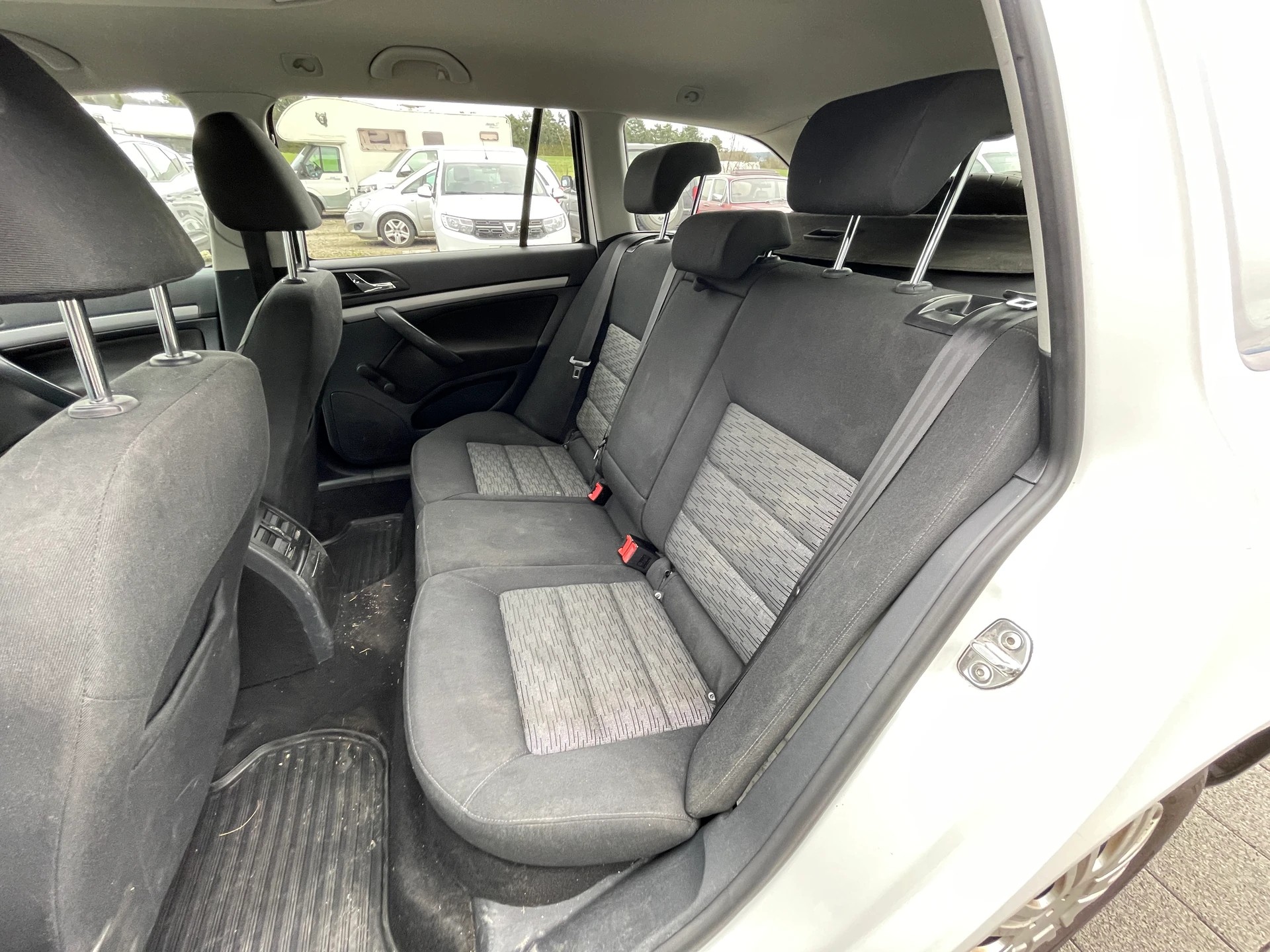 SKODA Octavia Combi 1.6 TDI Ambition 4x4-image-11