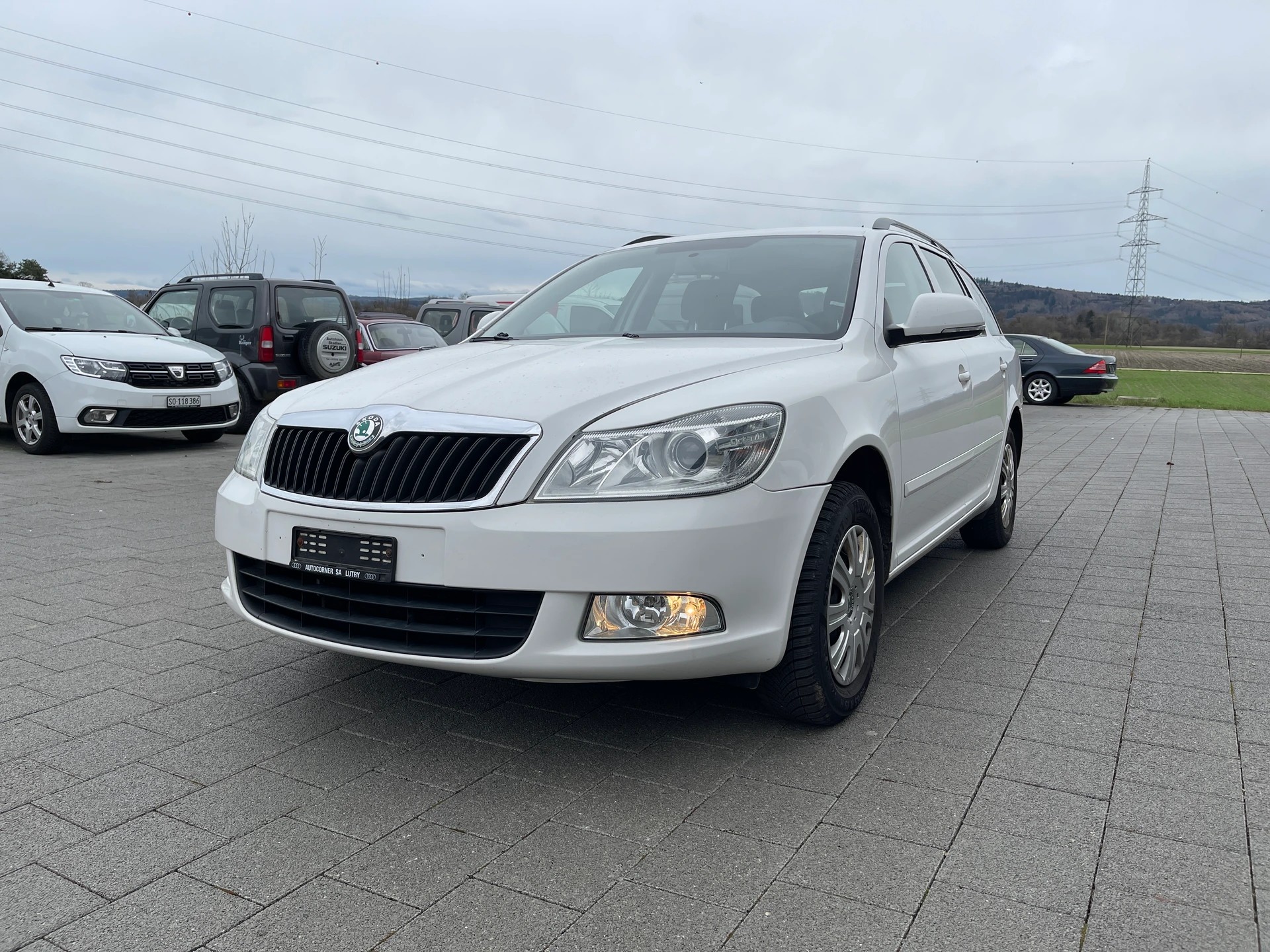 SKODA Octavia Combi 1.6 TDI Ambition 4x4-image-0