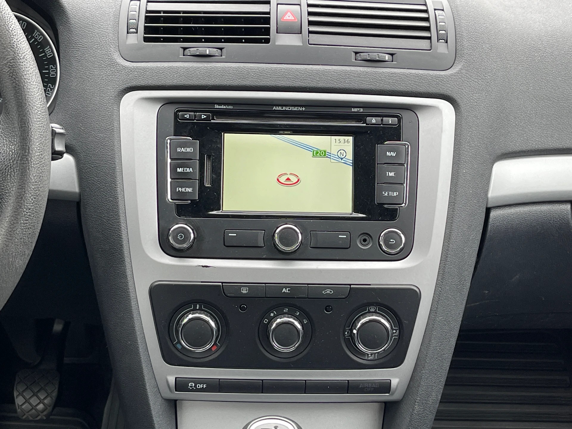 SKODA Octavia Combi 1.6 TDI Ambition 4x4-image-8