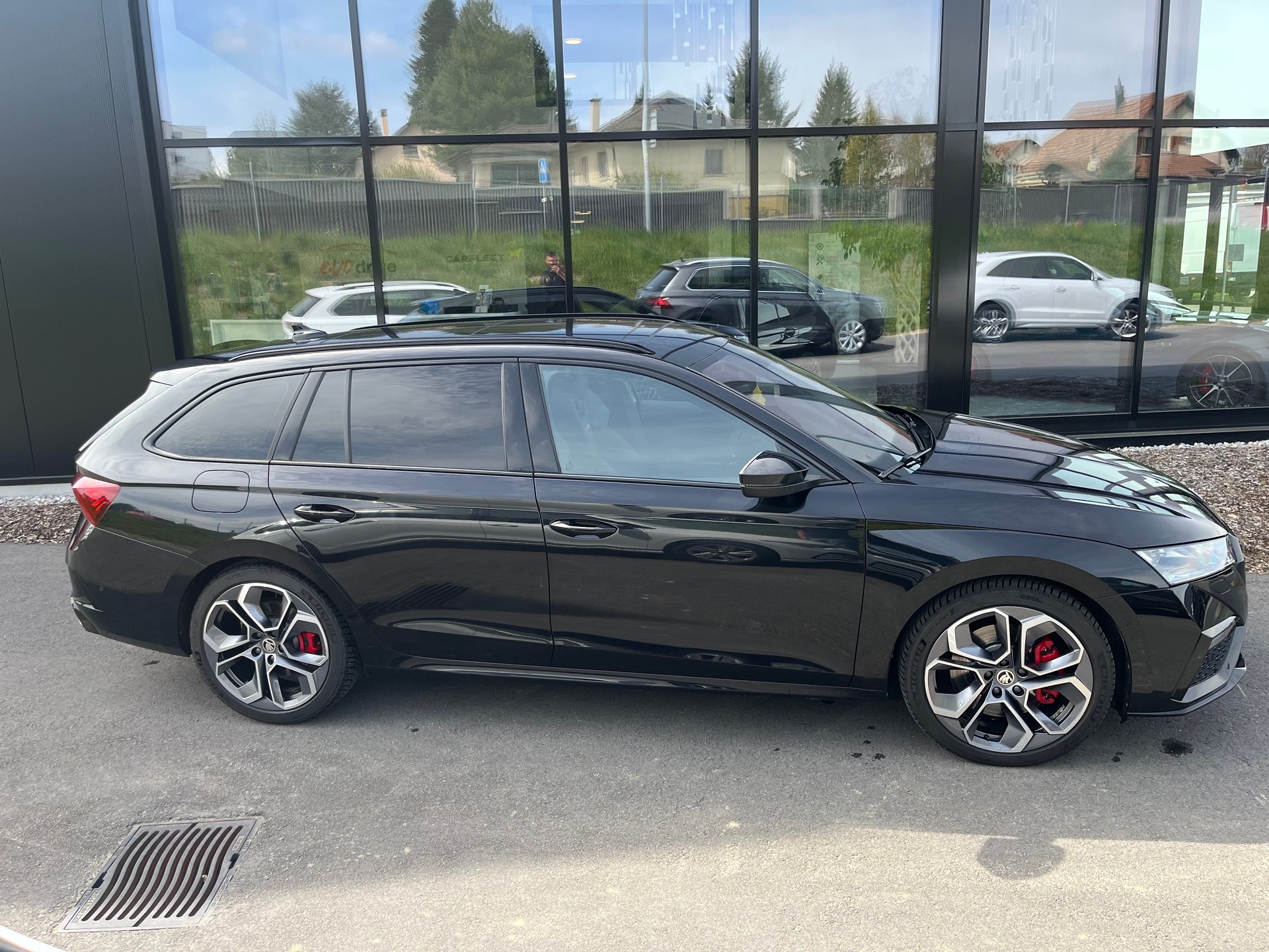 SKODA Octavia Combi 2.0 TSI DSG RS-image-3