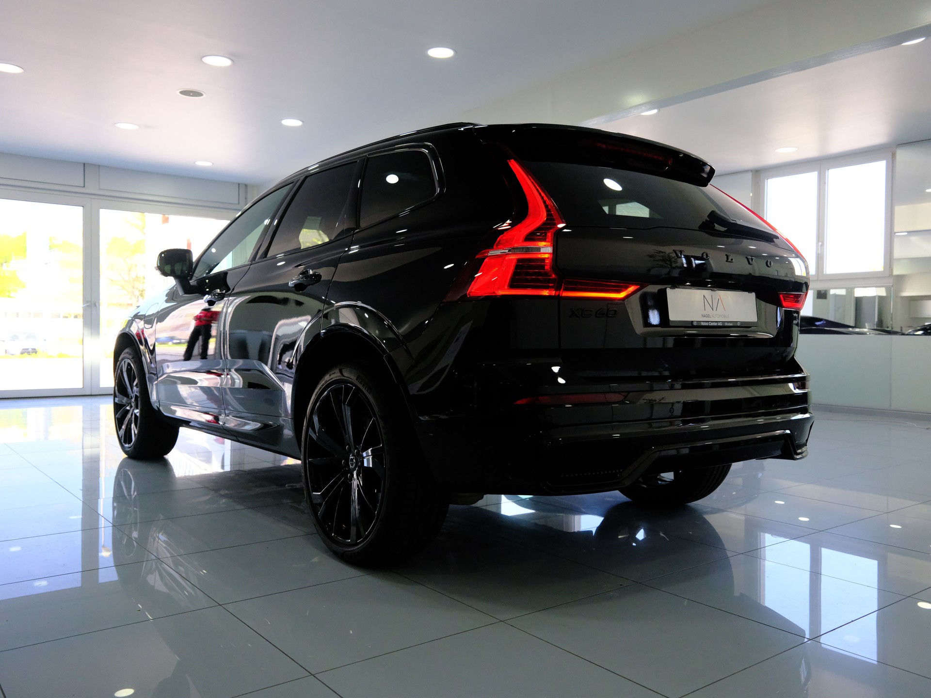 VOLVO XC60 T8 eAWD PluginHybrid Ultra Dark Geartronic-image-4