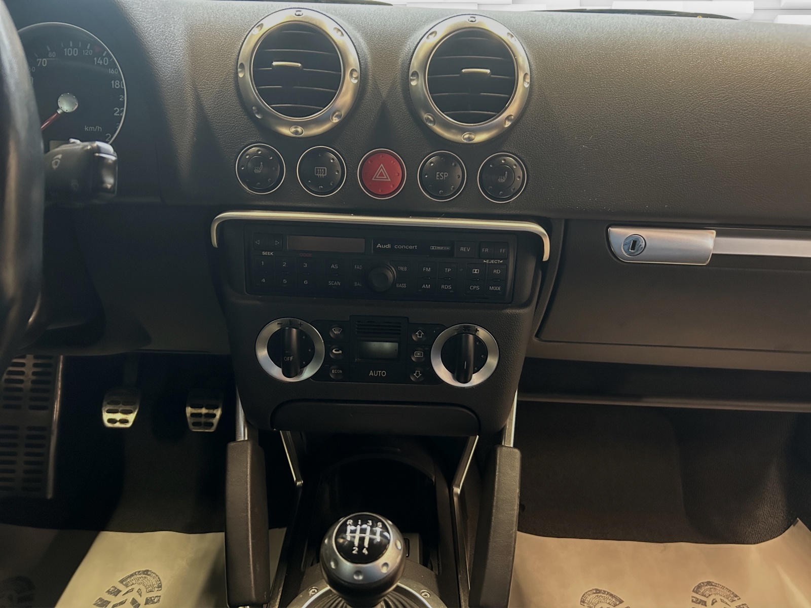 AUDI TT Coupé 1.8 T-image-11