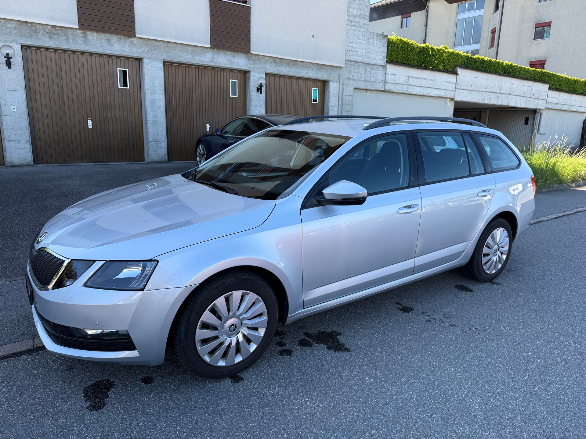 SKODA Octavia Combi 1.6 TDI Ambition DSG-image-2