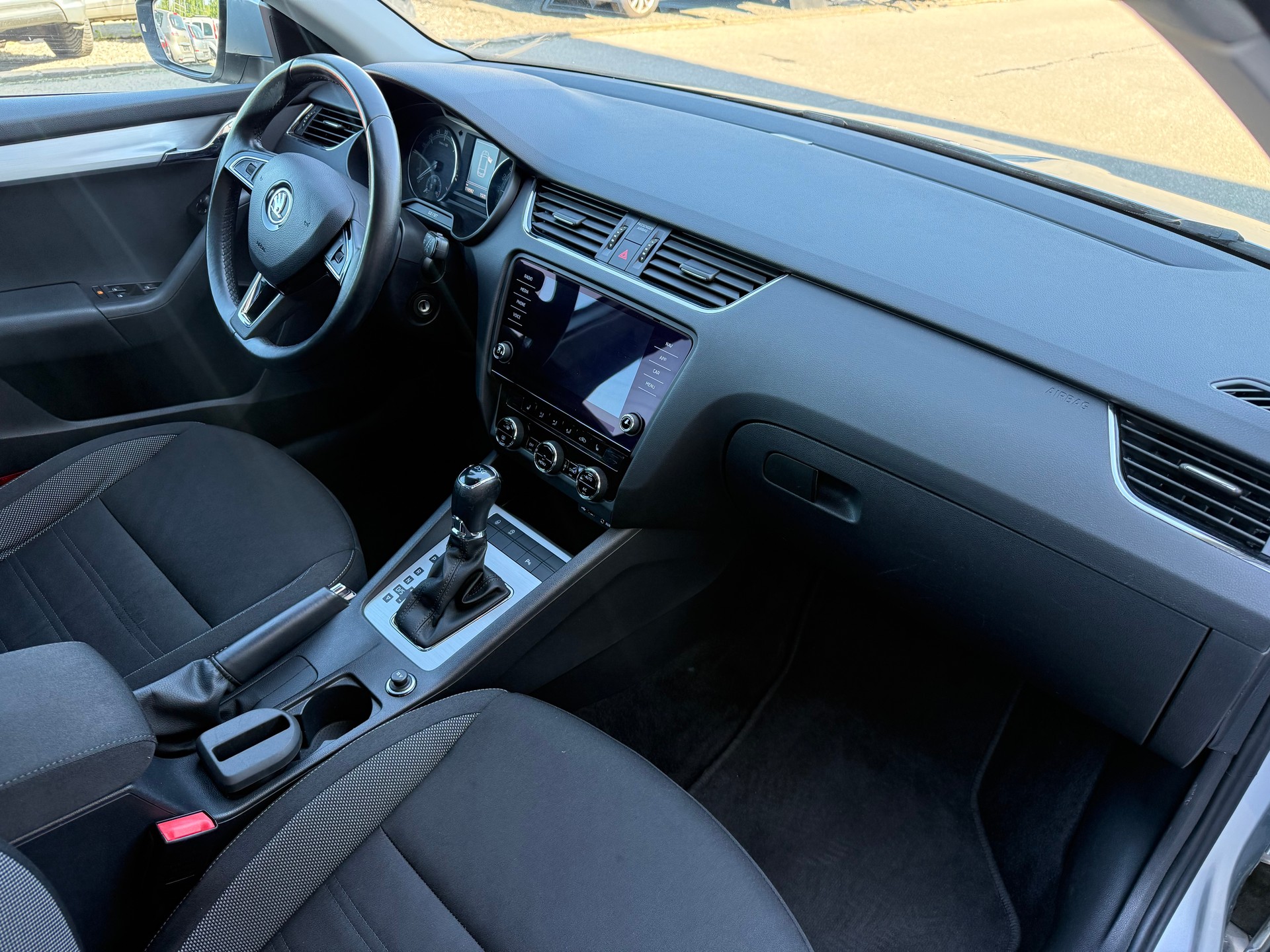 SKODA Octavia Combi 1.6 TDI Ambition DSG-image-6