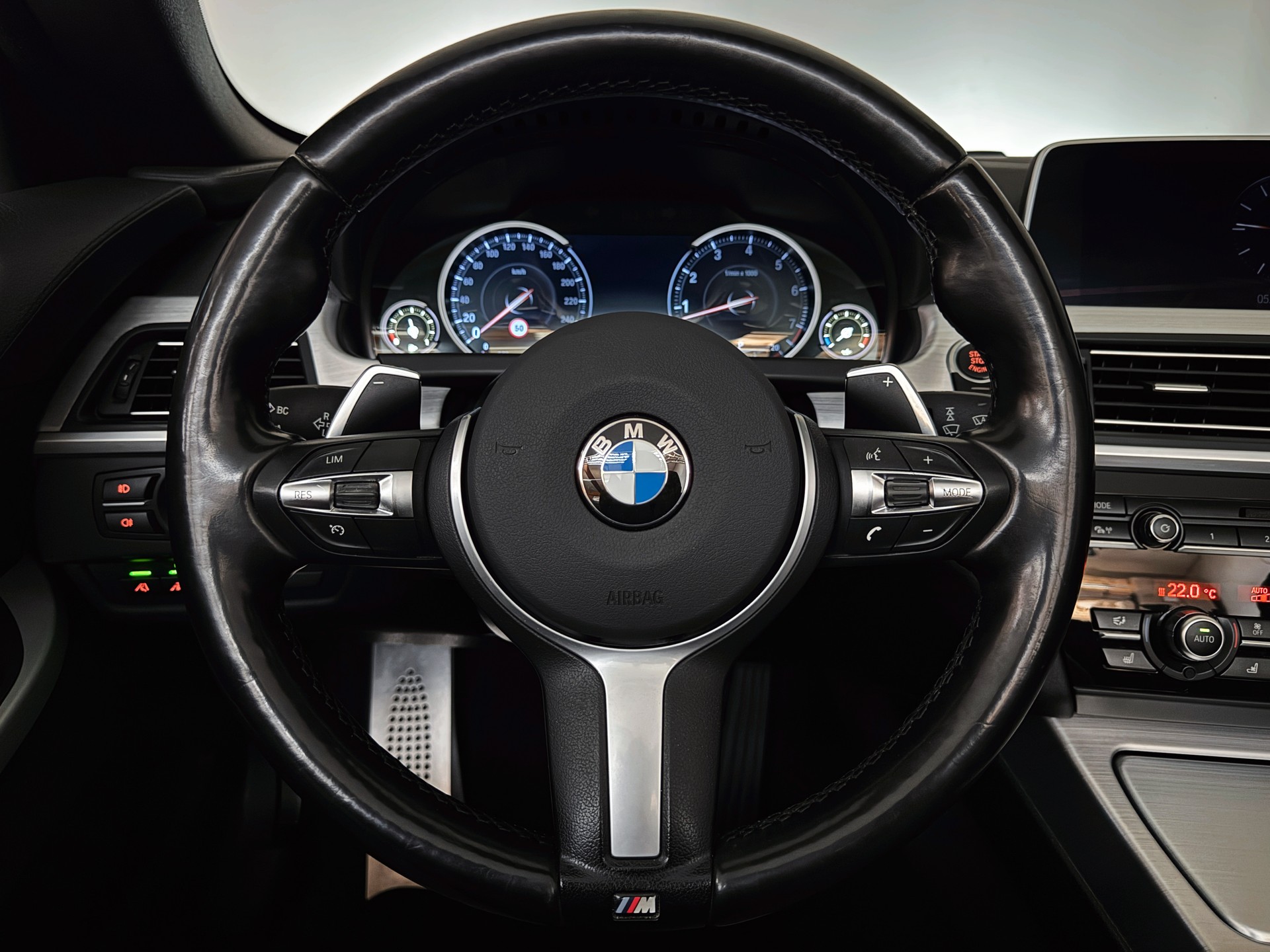 BMW 640i Cabrio xDrive-image-18