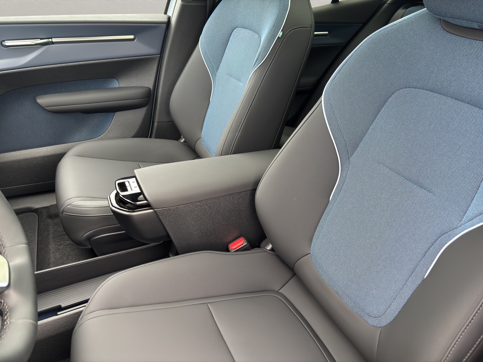 VOLVO EX30 E60 Twin Ultra Performance AWD-image-12