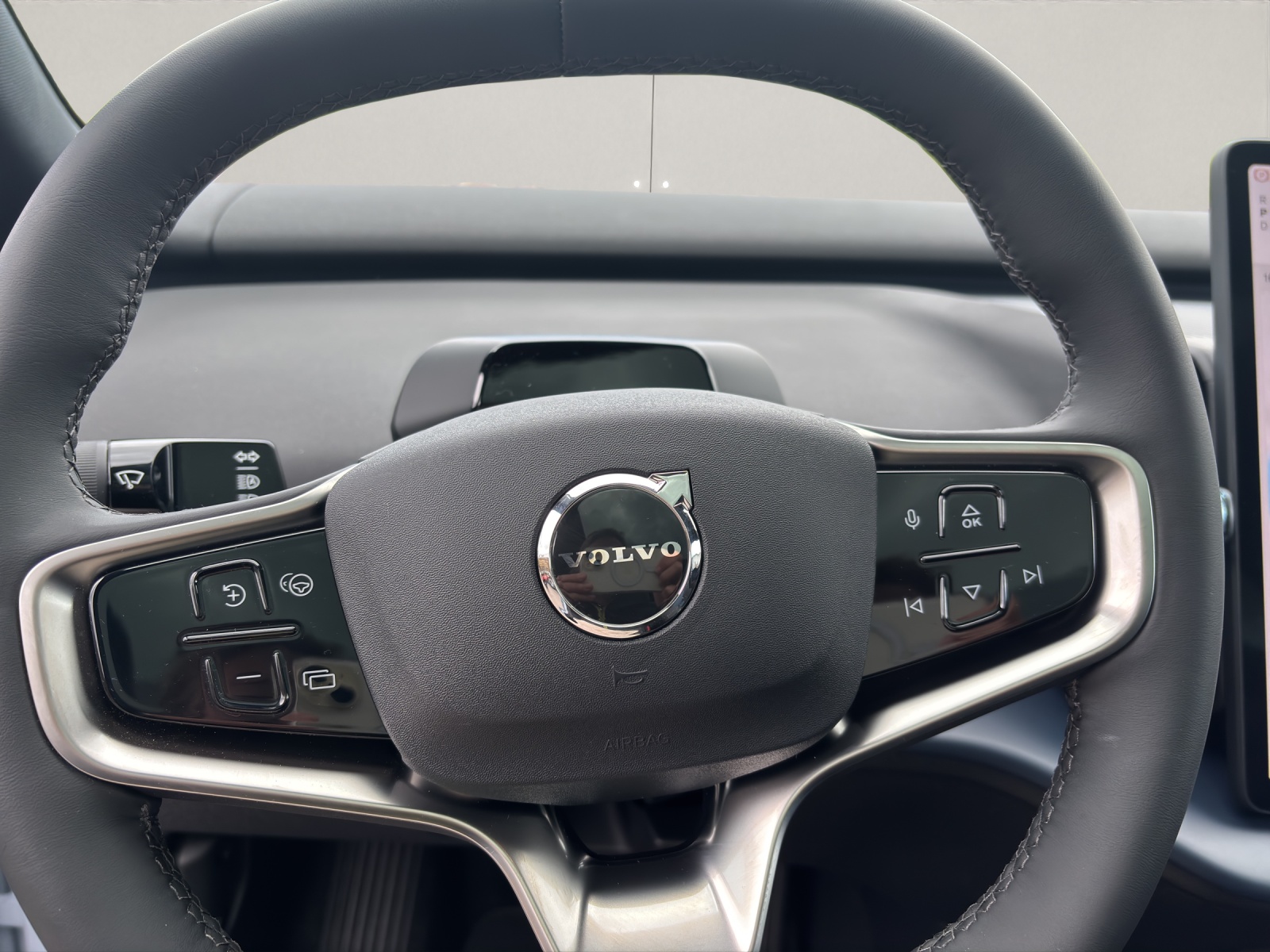 VOLVO EX30 E60 Twin Ultra Performance AWD-image-10