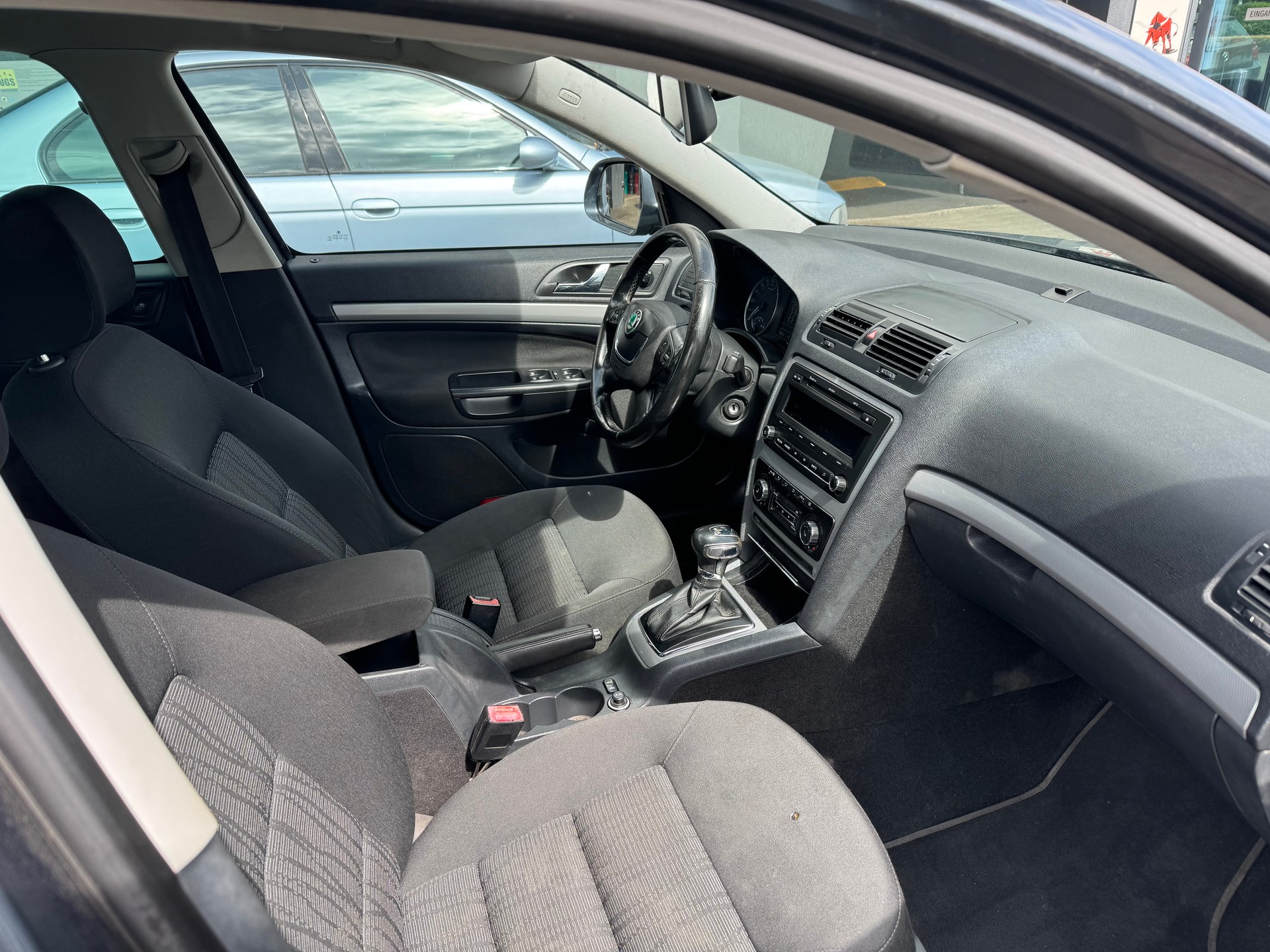 SKODA Octavia Combi 1.6 TDI Clever DSG-image-5