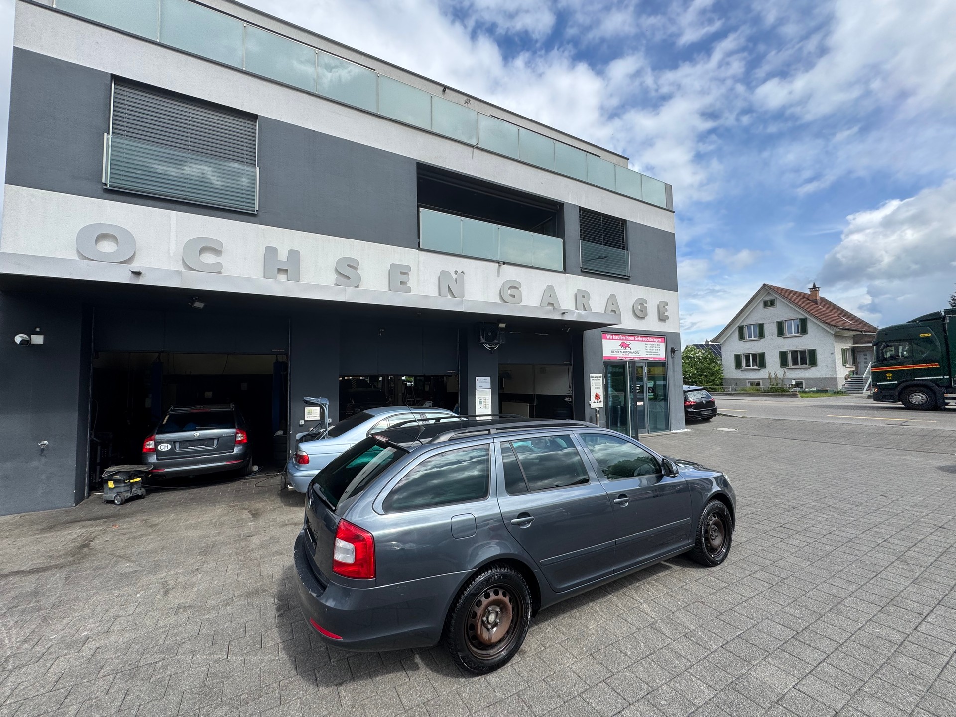 SKODA Octavia Combi 1.6 TDI Clever DSG-image-2