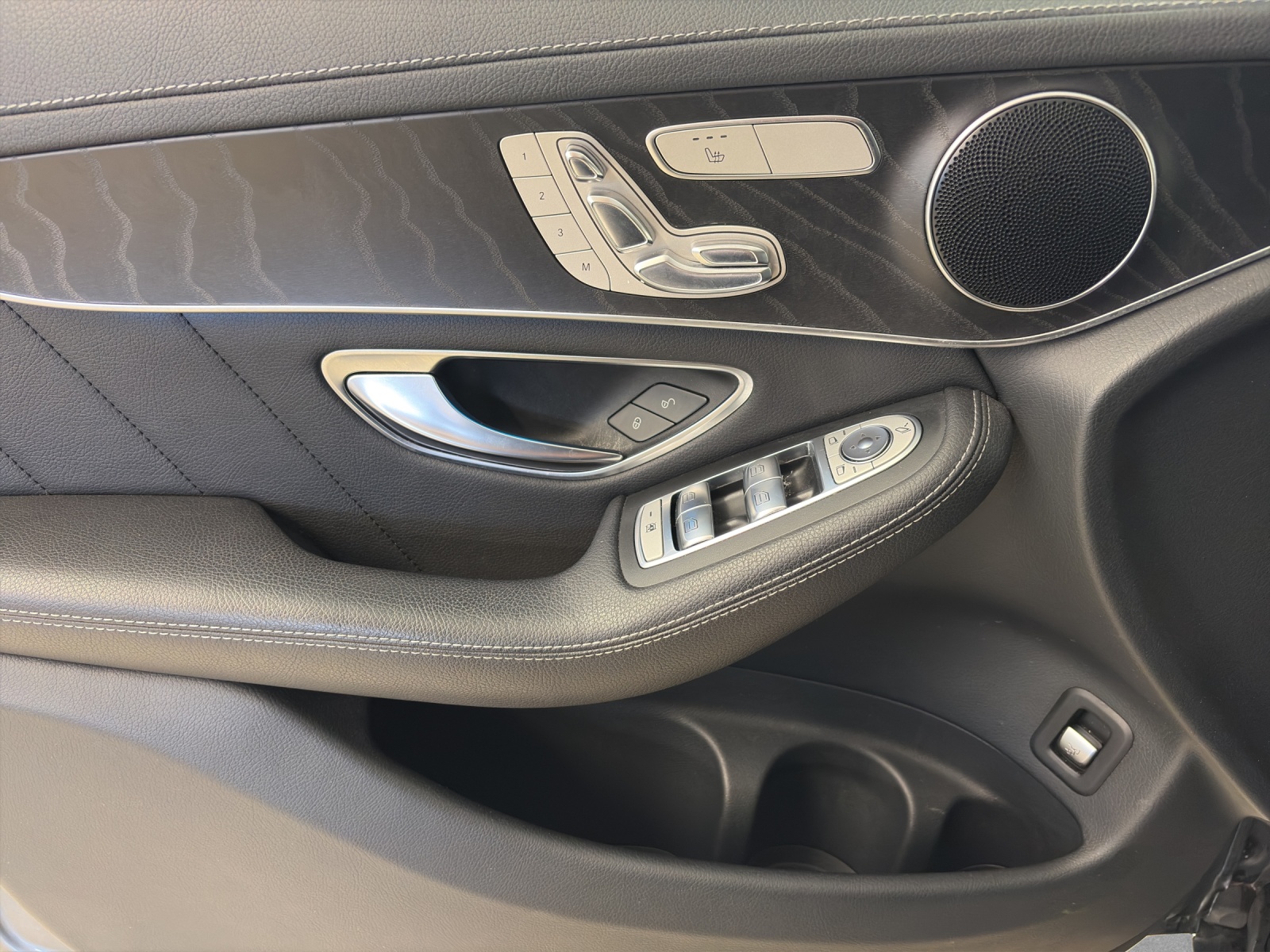 MERCEDES-BENZ GLC 250 AMG Line 4Matic-image-8