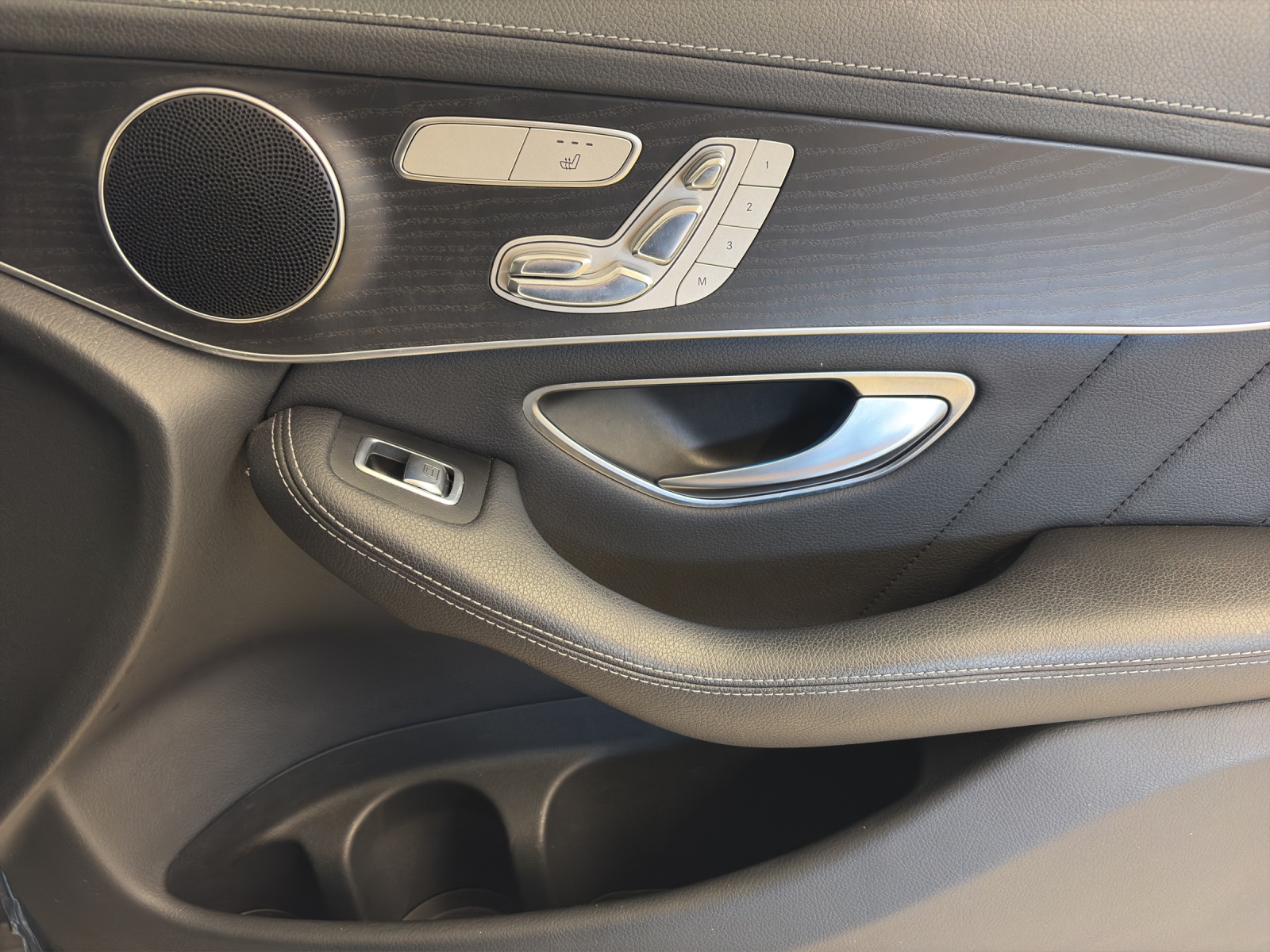 MERCEDES-BENZ GLC 250 AMG Line 4Matic-image-10