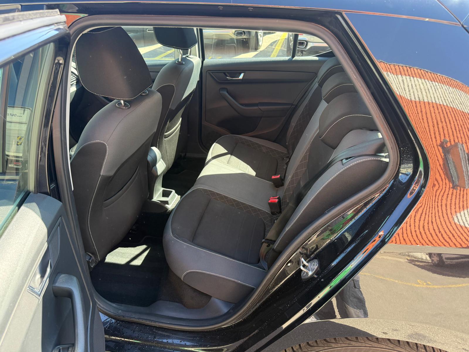 SKODA Fabia 1.0 TSI Ambition DSG-image-11