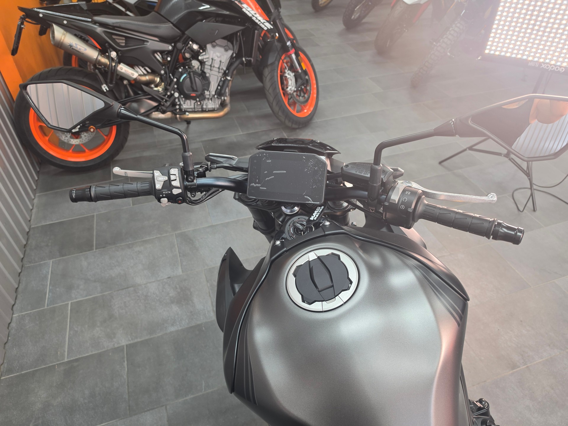 KAWASAKI Z 900 (35kW)-showroom-element-2