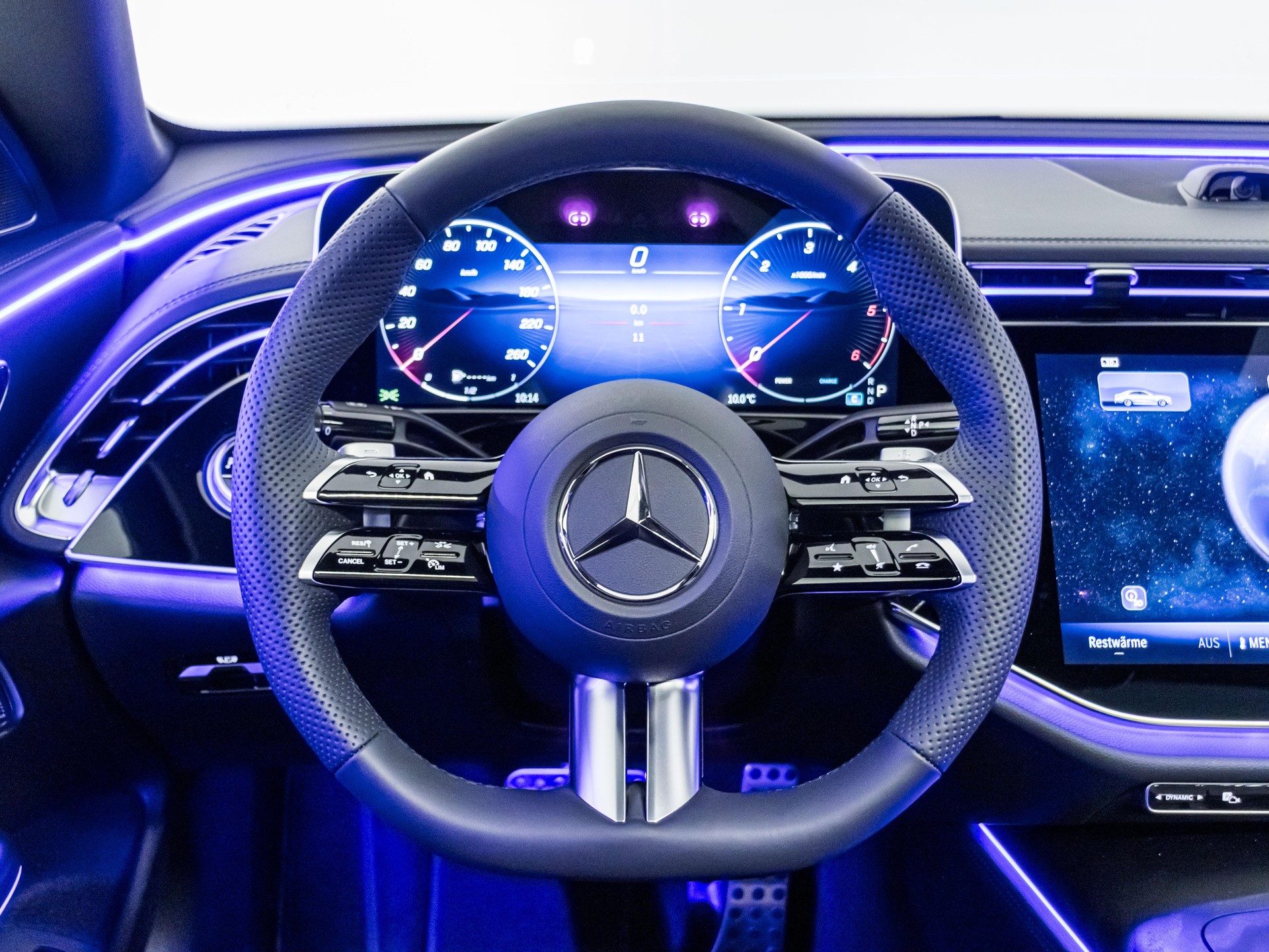 MERCEDES-BENZ E 220 d 4MATIC-image-12