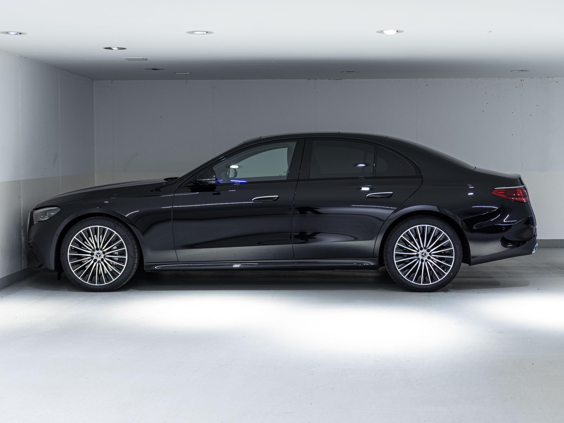 MERCEDES-BENZ E 220 d 4MATIC-image-4
