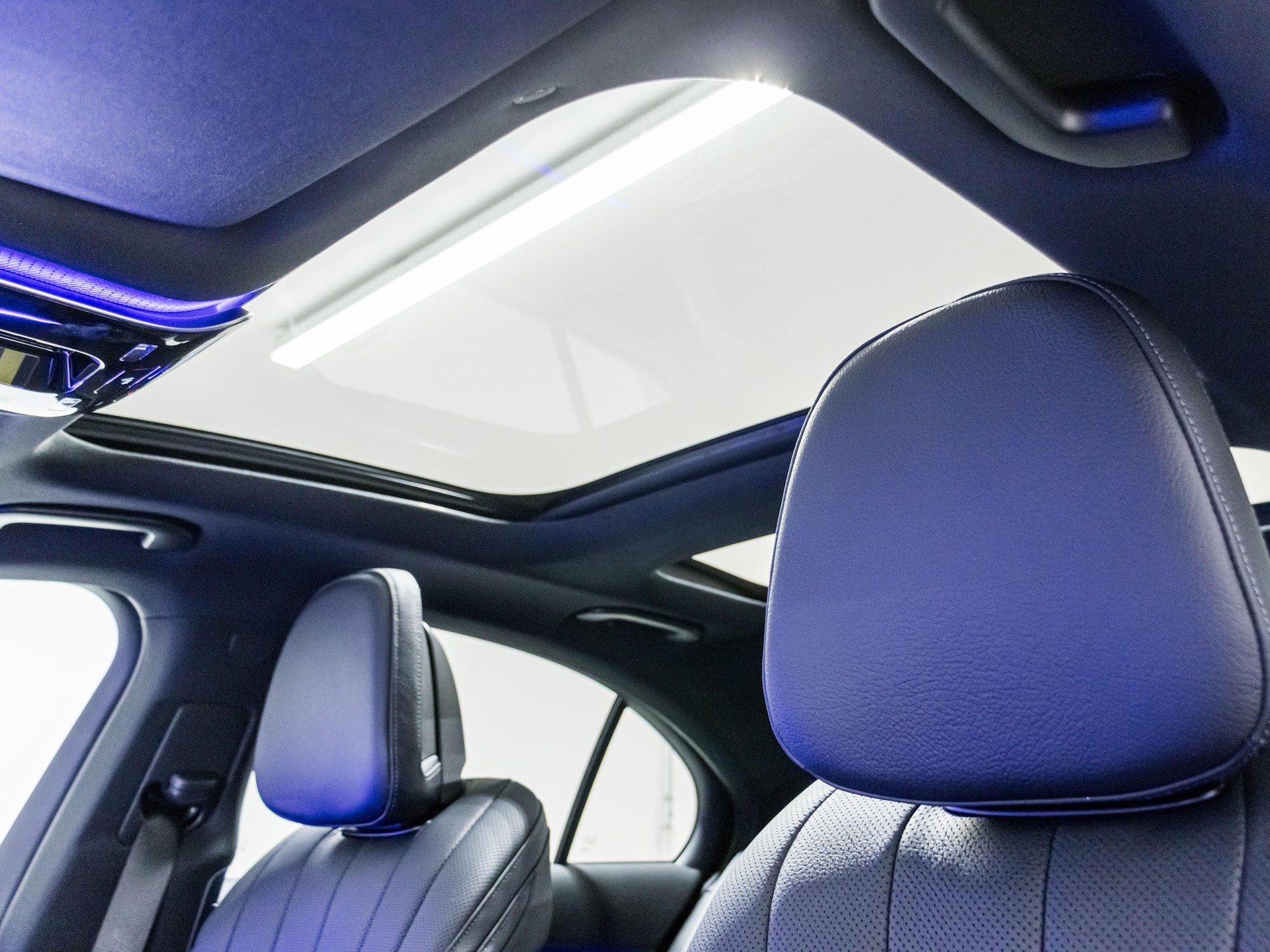 MERCEDES-BENZ E 220 d 4MATIC-image-8