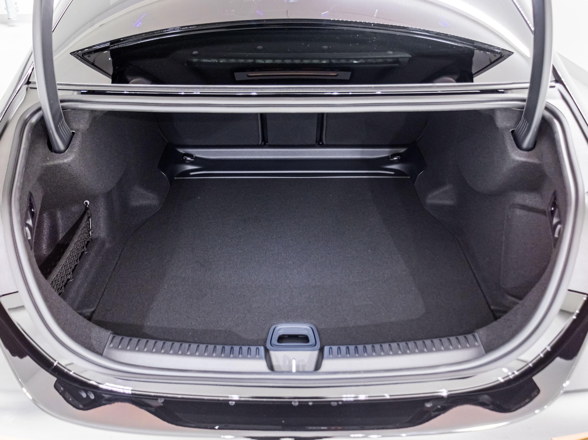 MERCEDES-BENZ E 220 d 4MATIC-image-13