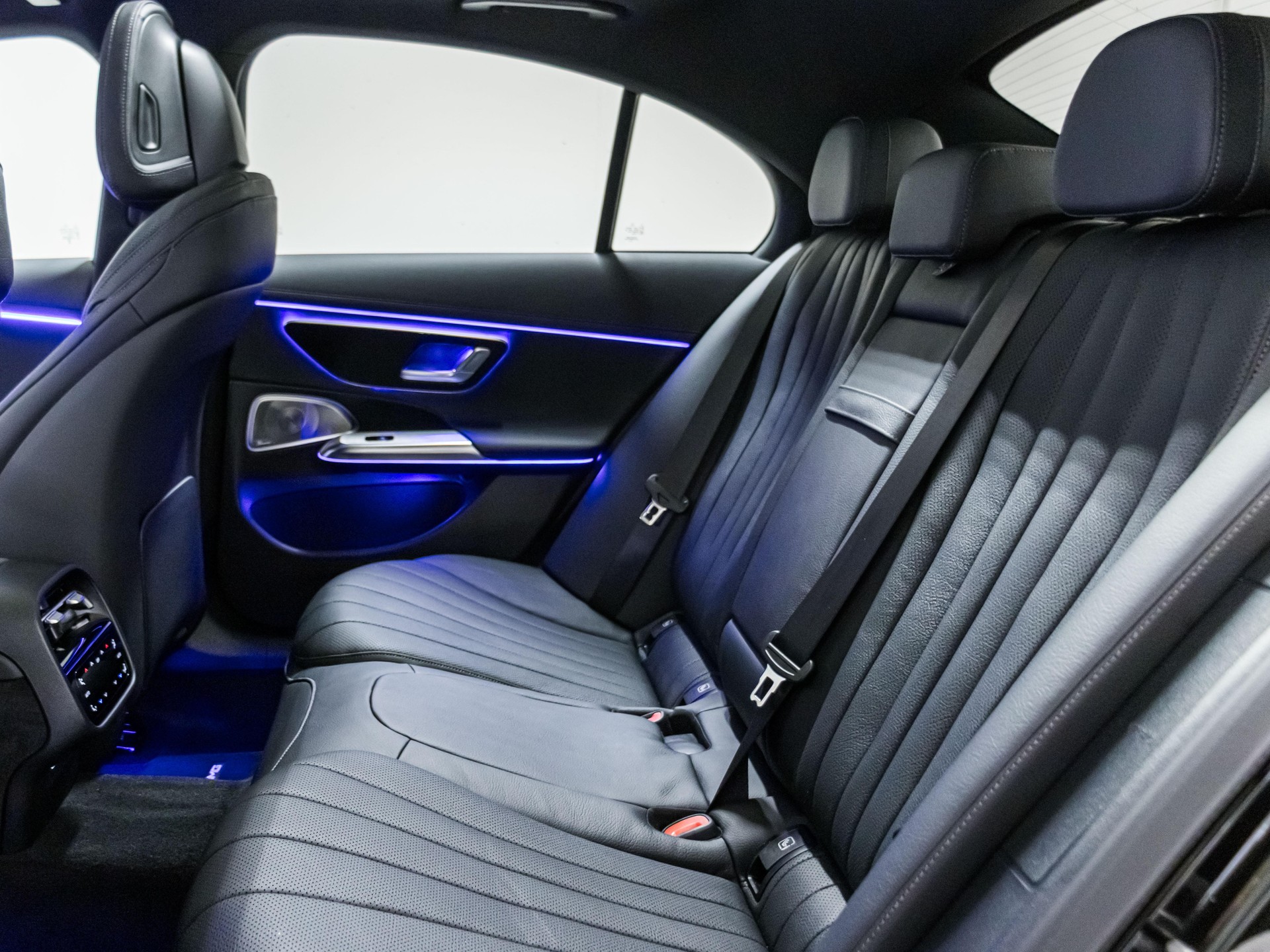 MERCEDES-BENZ E 220 d 4MATIC-image-7