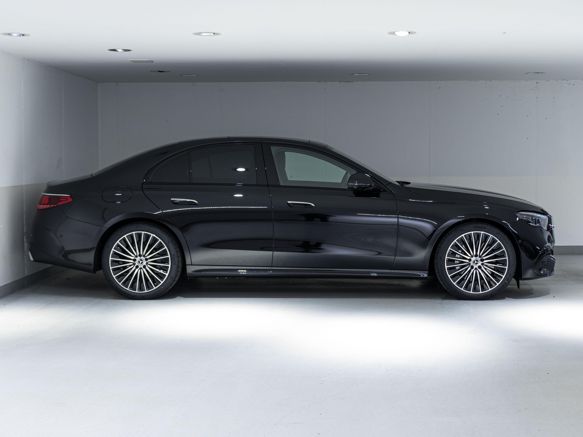 MERCEDES-BENZ E 220 d 4MATIC-image-1