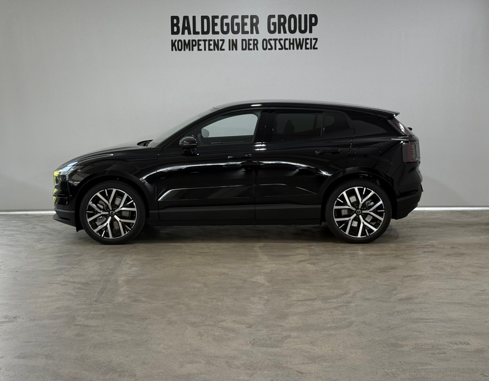VOLVO EX 30 E60 Twin Ultra Performanc-image-1
