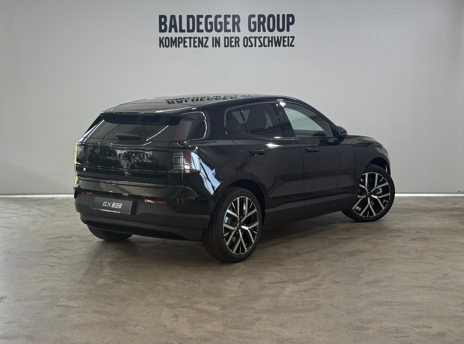 VOLVO EX 30 E60 Twin Ultra Performanc-image-2