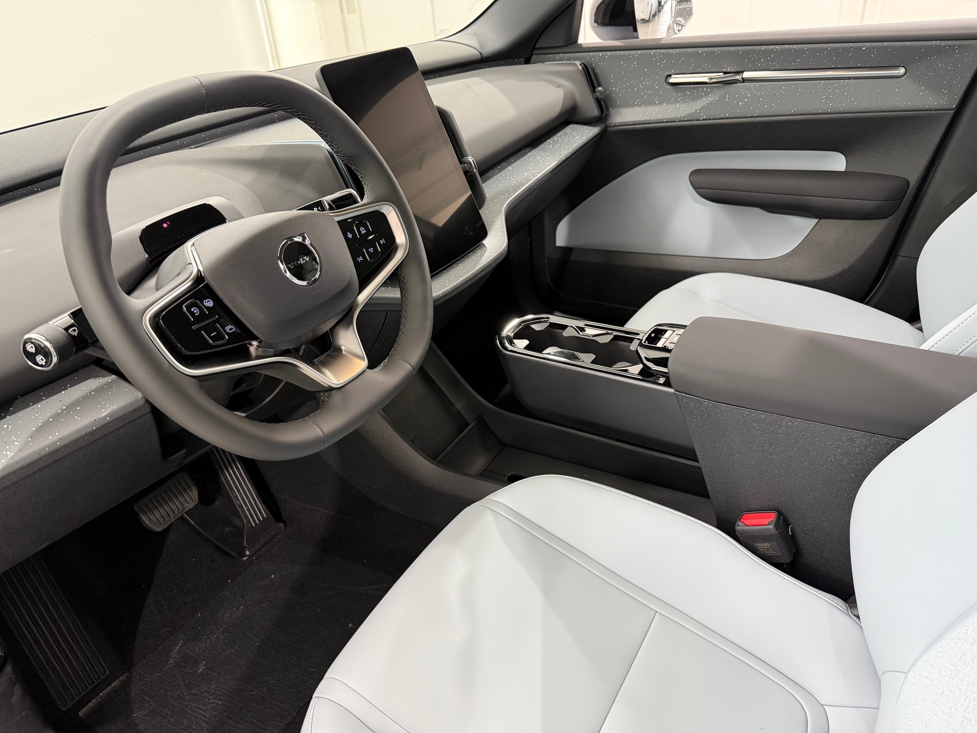 VOLVO EX 30 E60 Twin Ultra Performanc-image-3