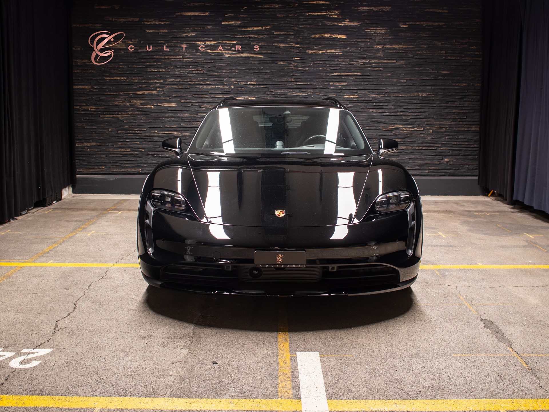 PORSCHE Taycan 4 Cross Turismo-image-2
