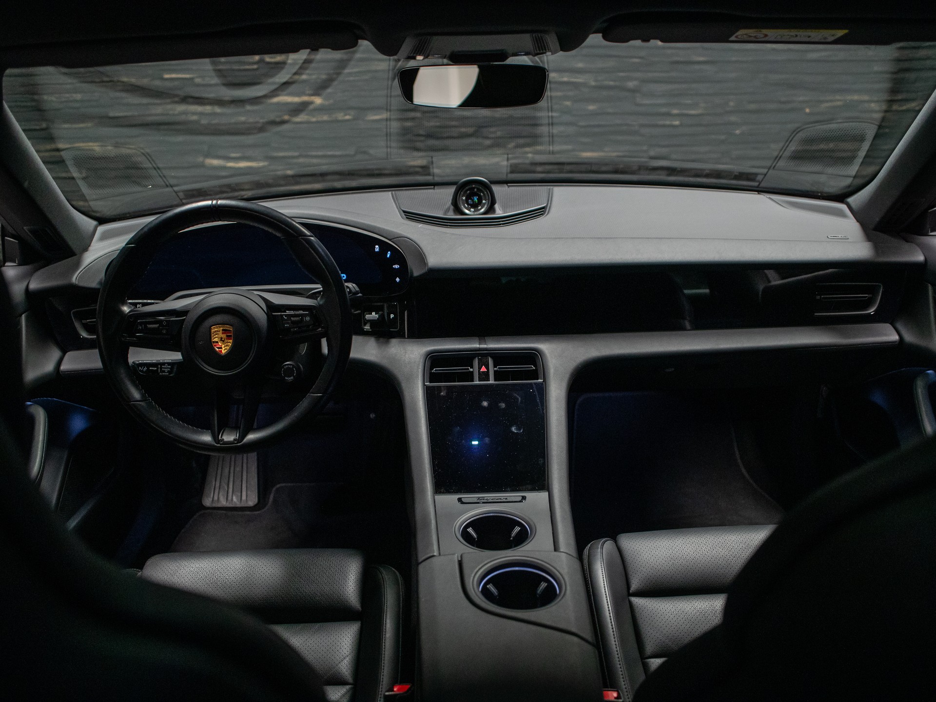 PORSCHE Taycan 4 Cross Turismo-image-15