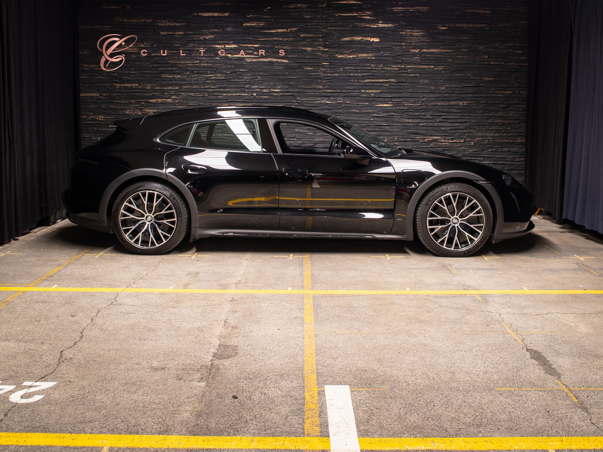 PORSCHE Taycan 4 Cross Turismo-image-0