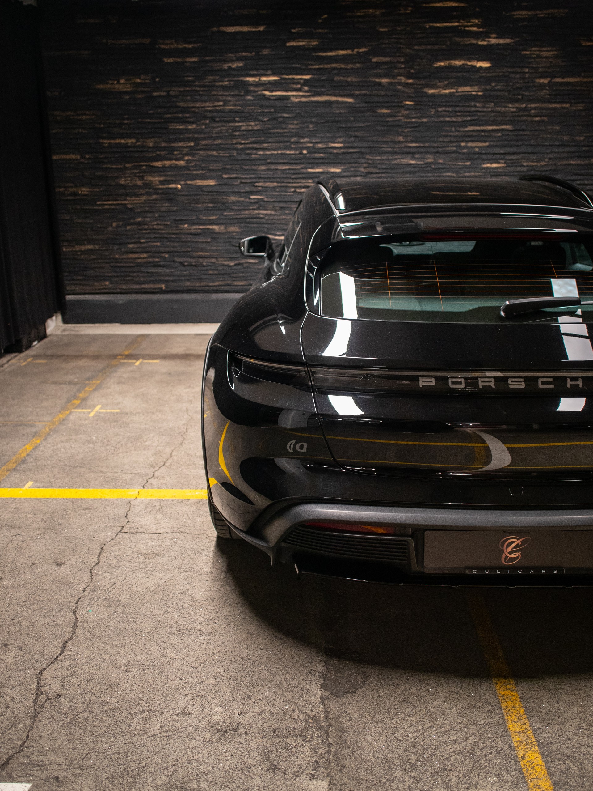 PORSCHE Taycan 4 Cross Turismo-image-12