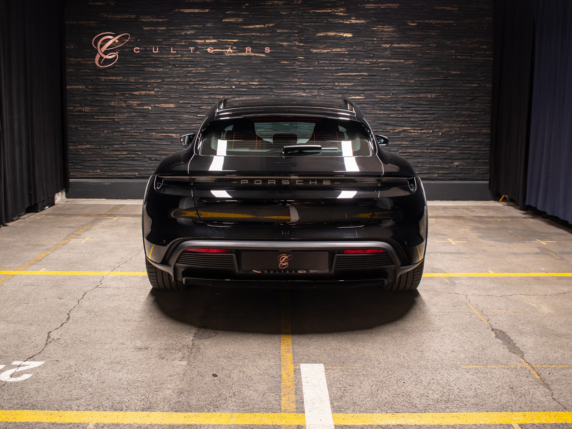 PORSCHE Taycan 4 Cross Turismo-image-3