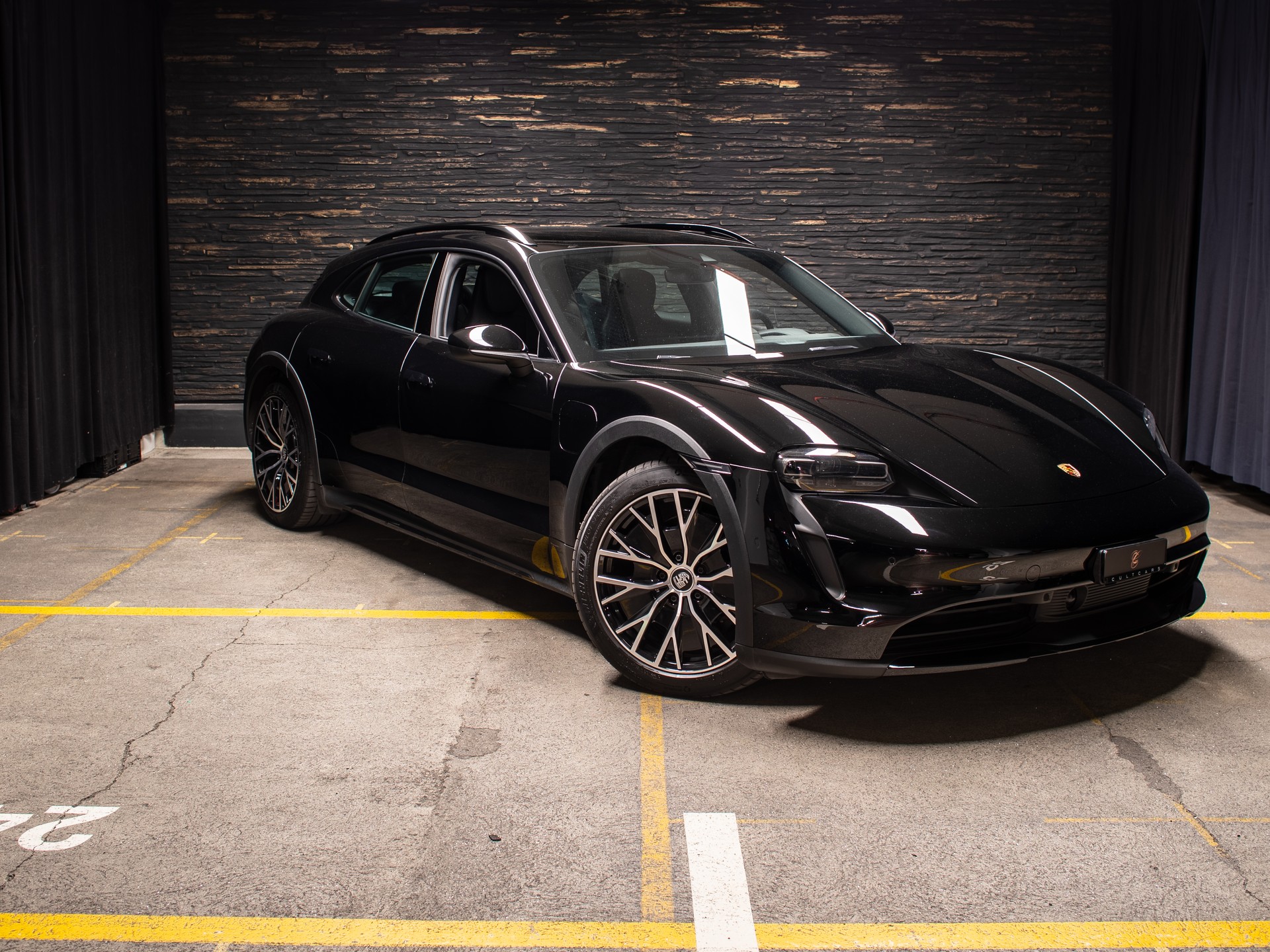 PORSCHE Taycan 4 Cross Turismo-image-5