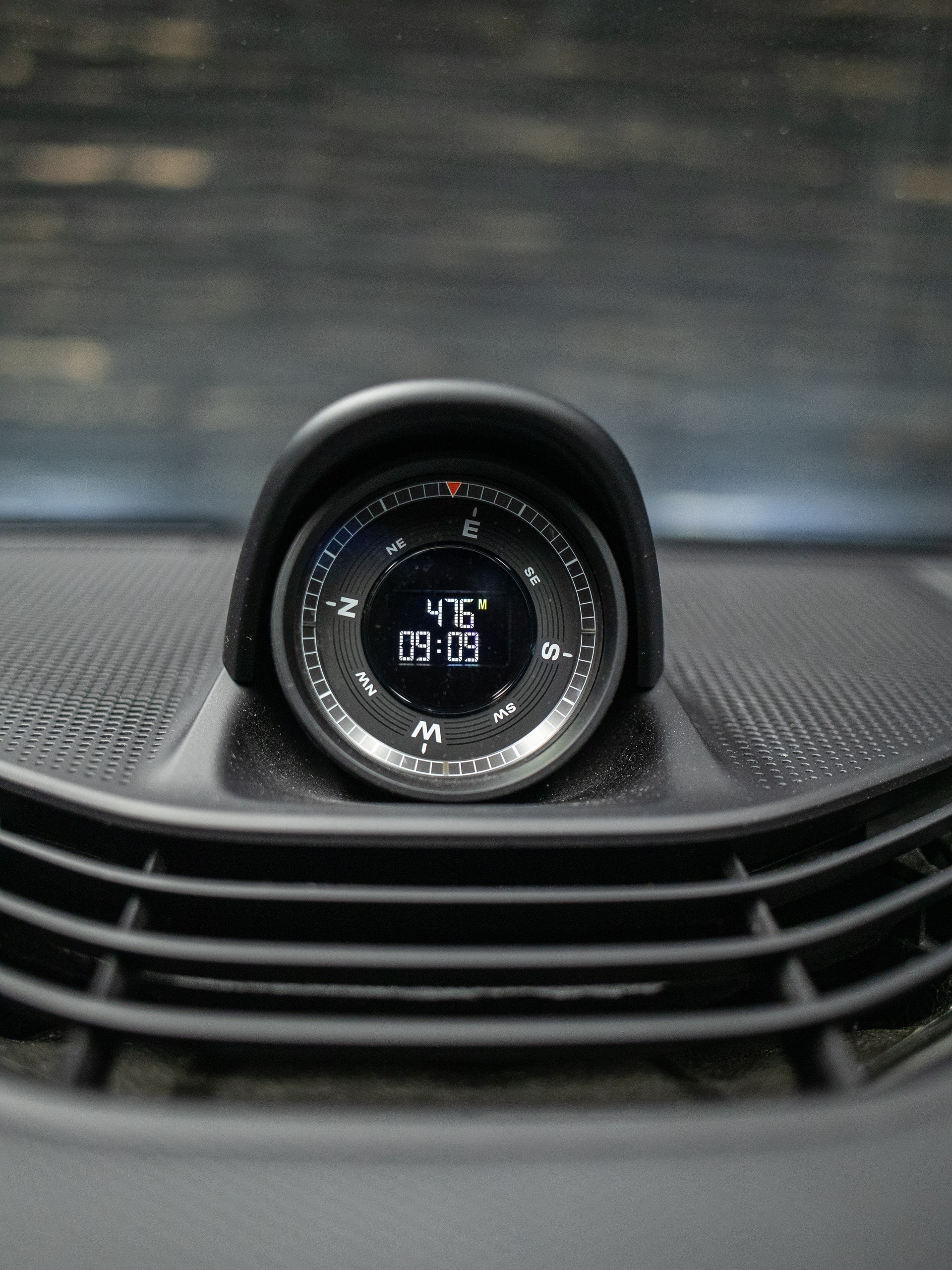PORSCHE Taycan 4 Cross Turismo-image-16