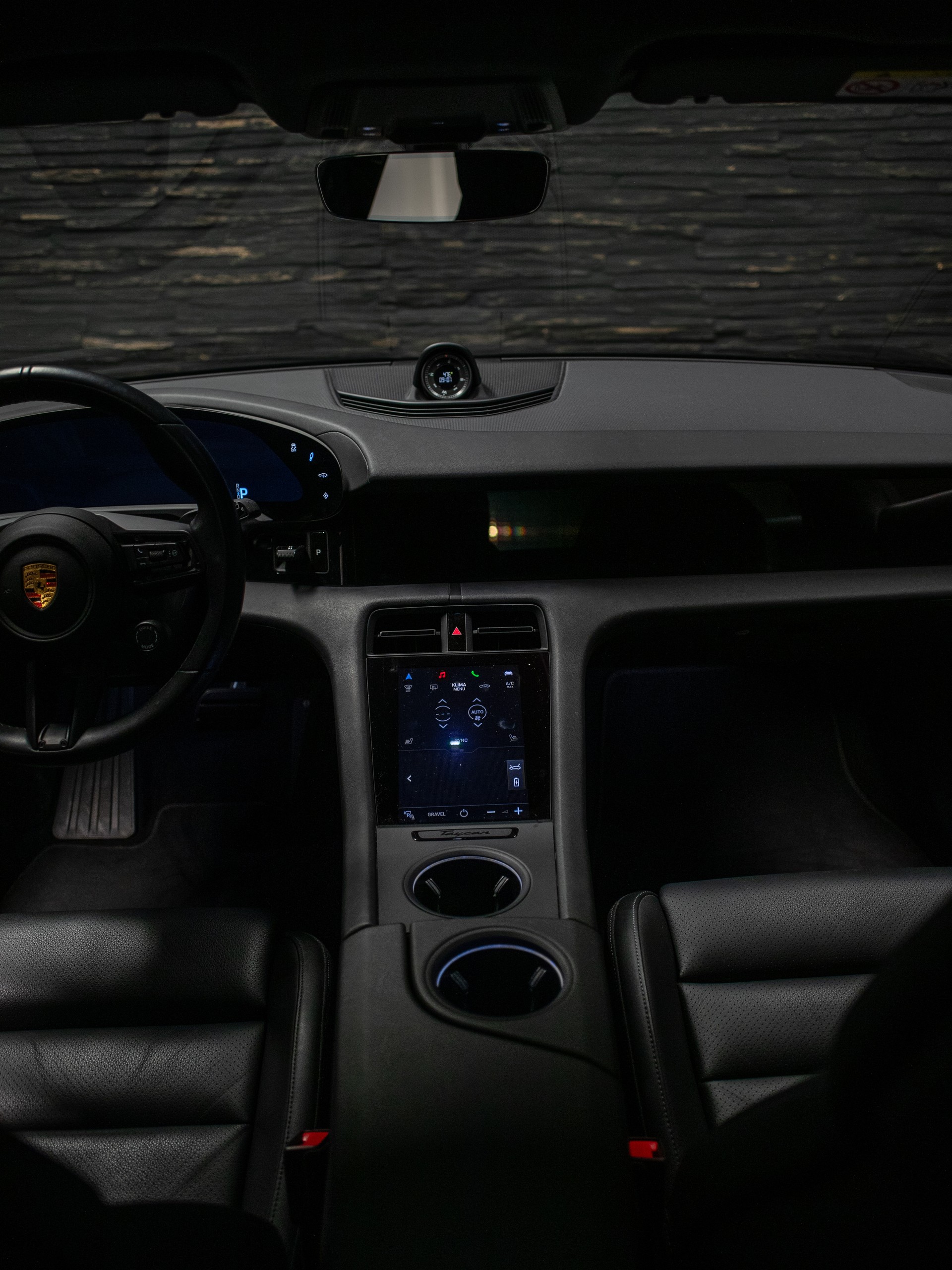 PORSCHE Taycan 4 Cross Turismo-image-23