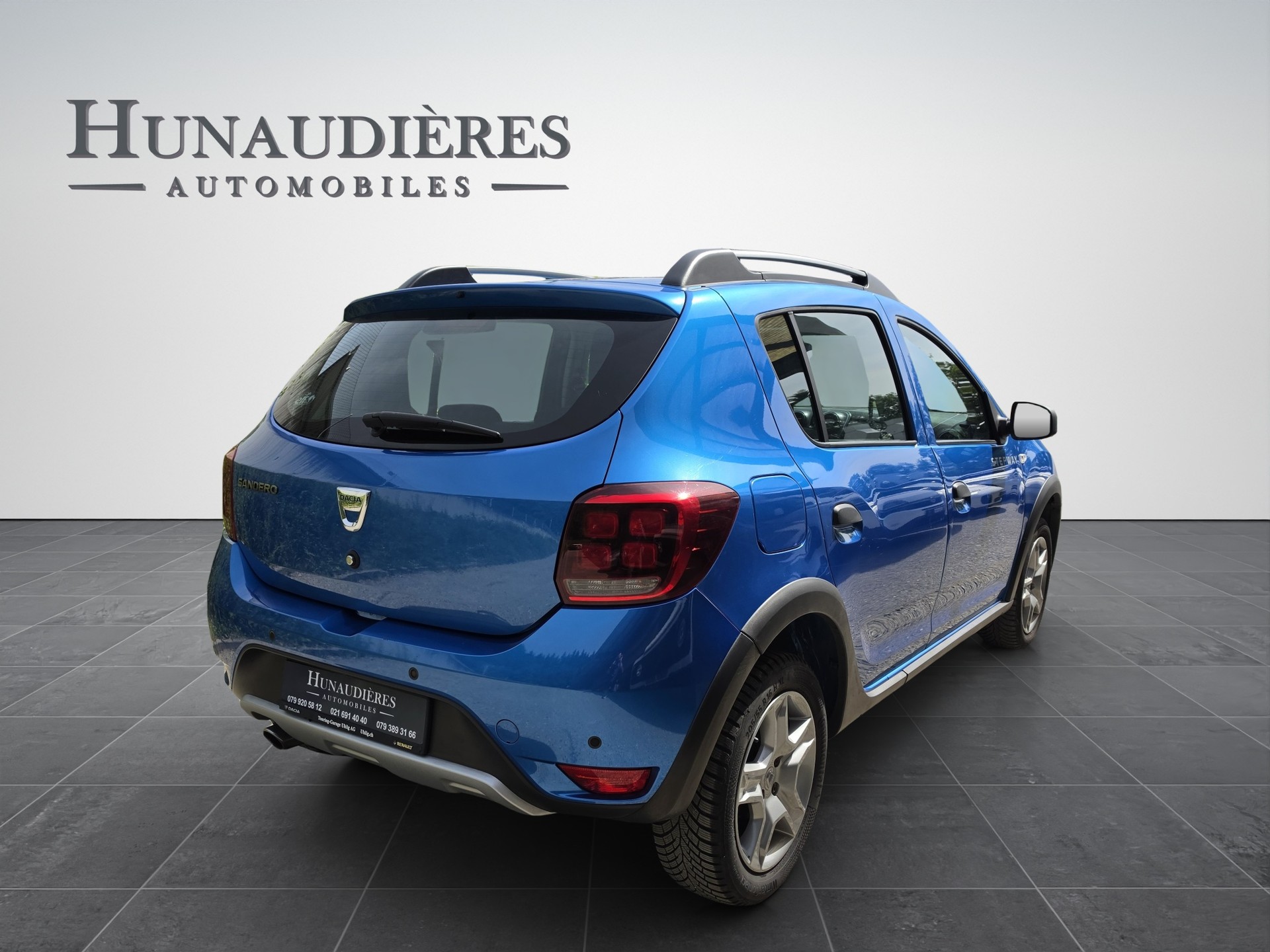 DACIA Sandero Tce 90 Stepway Lauréate Automatic-image-1