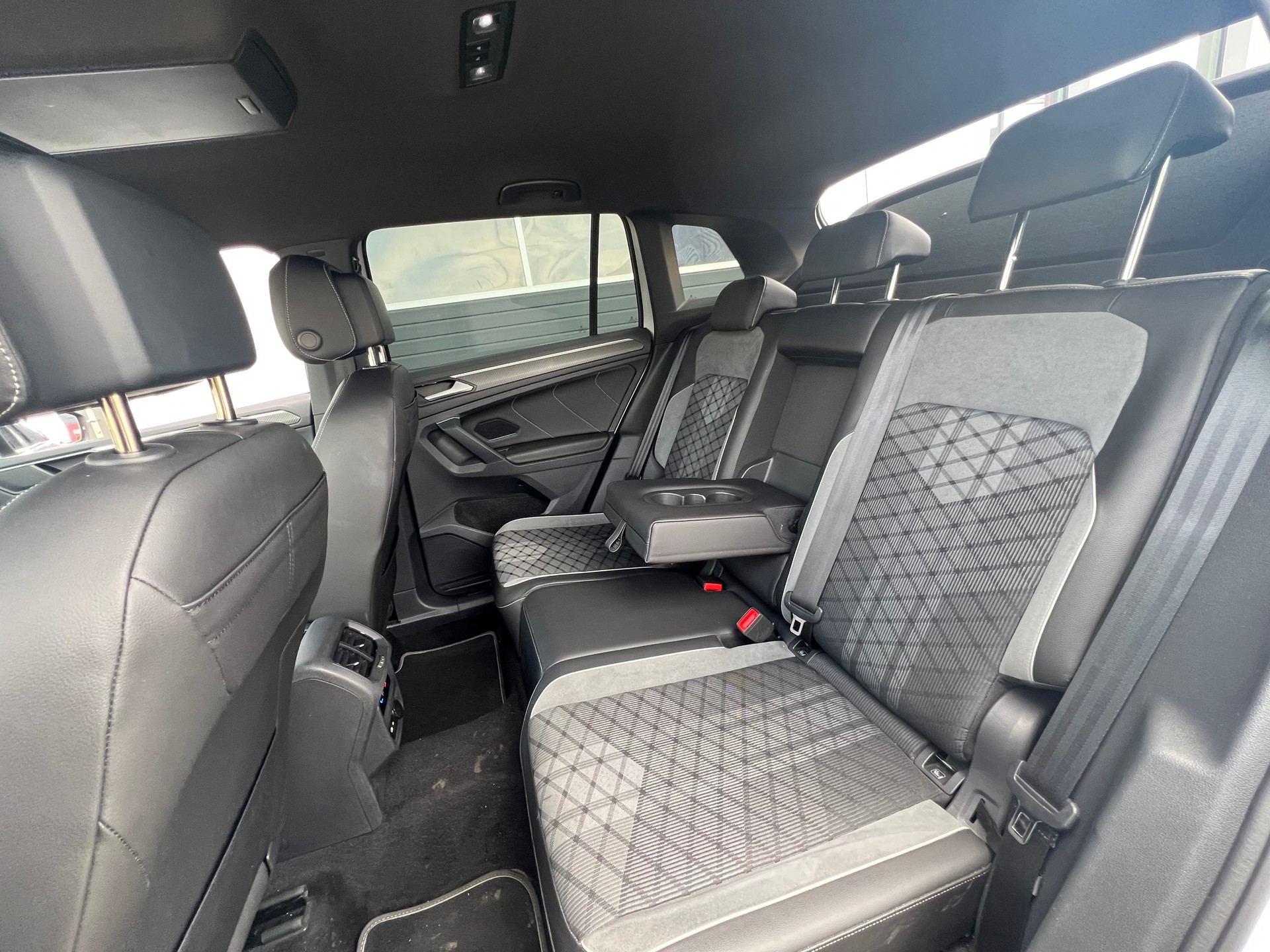 VW Tiguan 2.0TSI R-Line 4Motion DSG-image-18