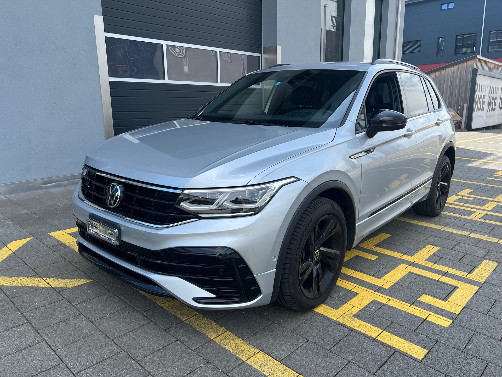 VW Tiguan 2.0TSI R-Line 4Motion DSG-showroom-element-2