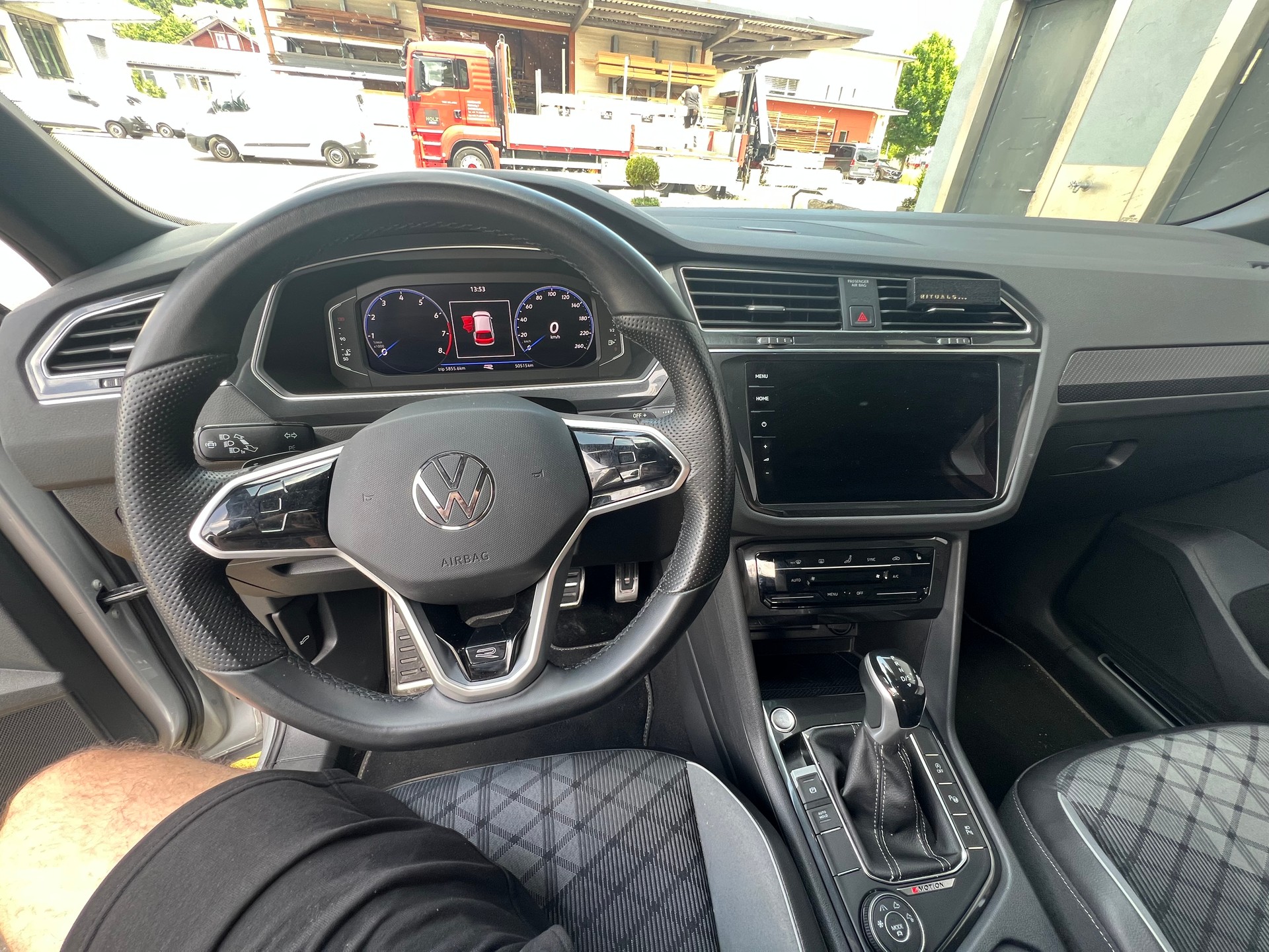 VW Tiguan 2.0TSI R-Line 4Motion DSG-image-8