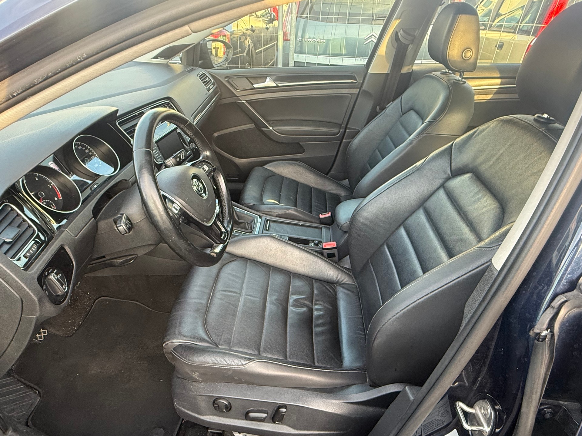 VW GOLF-image-5